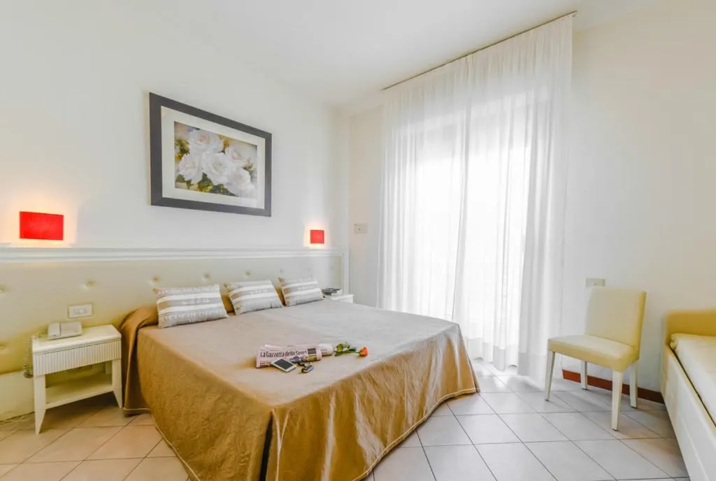 Photo of the whole room, Bed in Hotel Athena