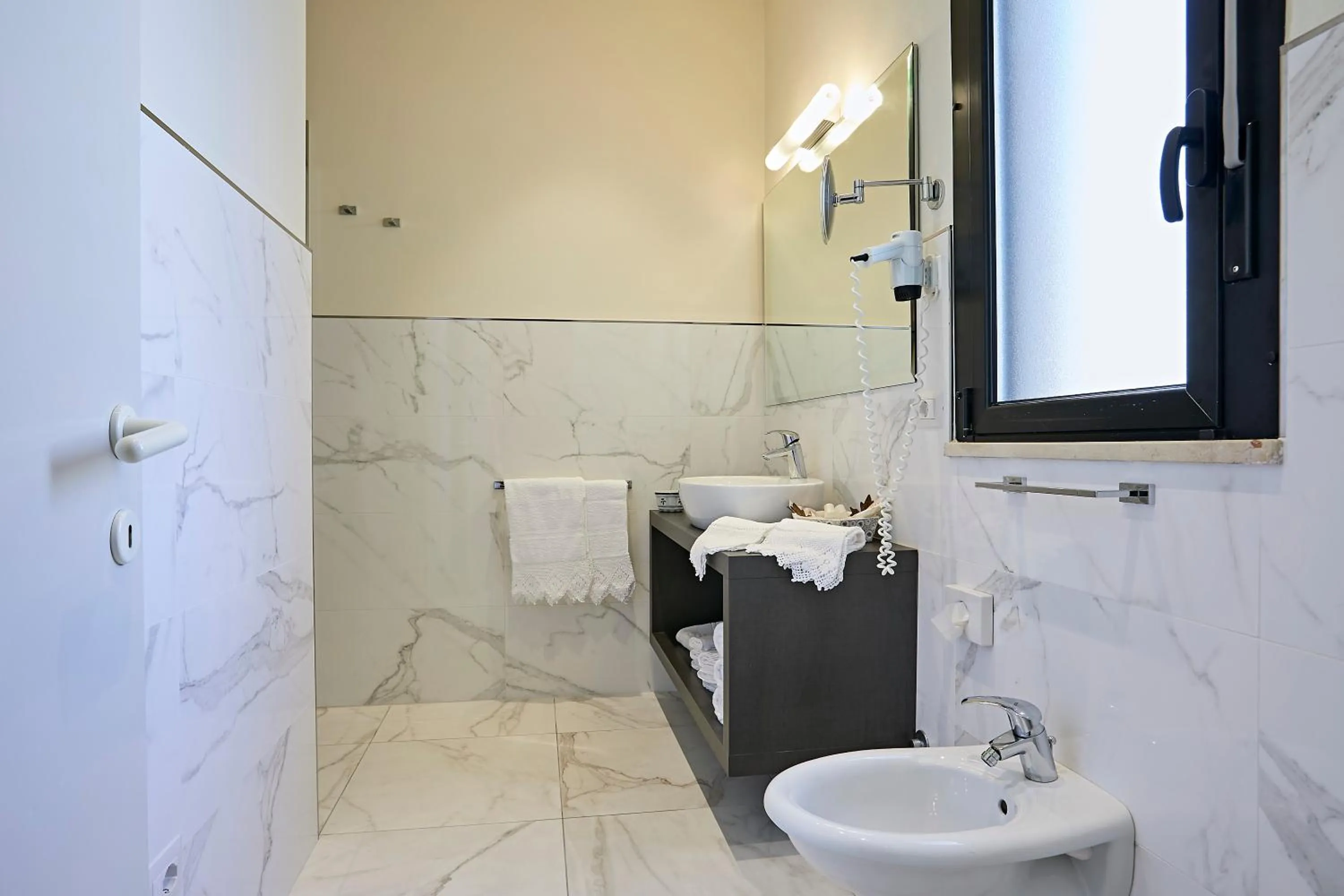 Bathroom in Hotel Athena