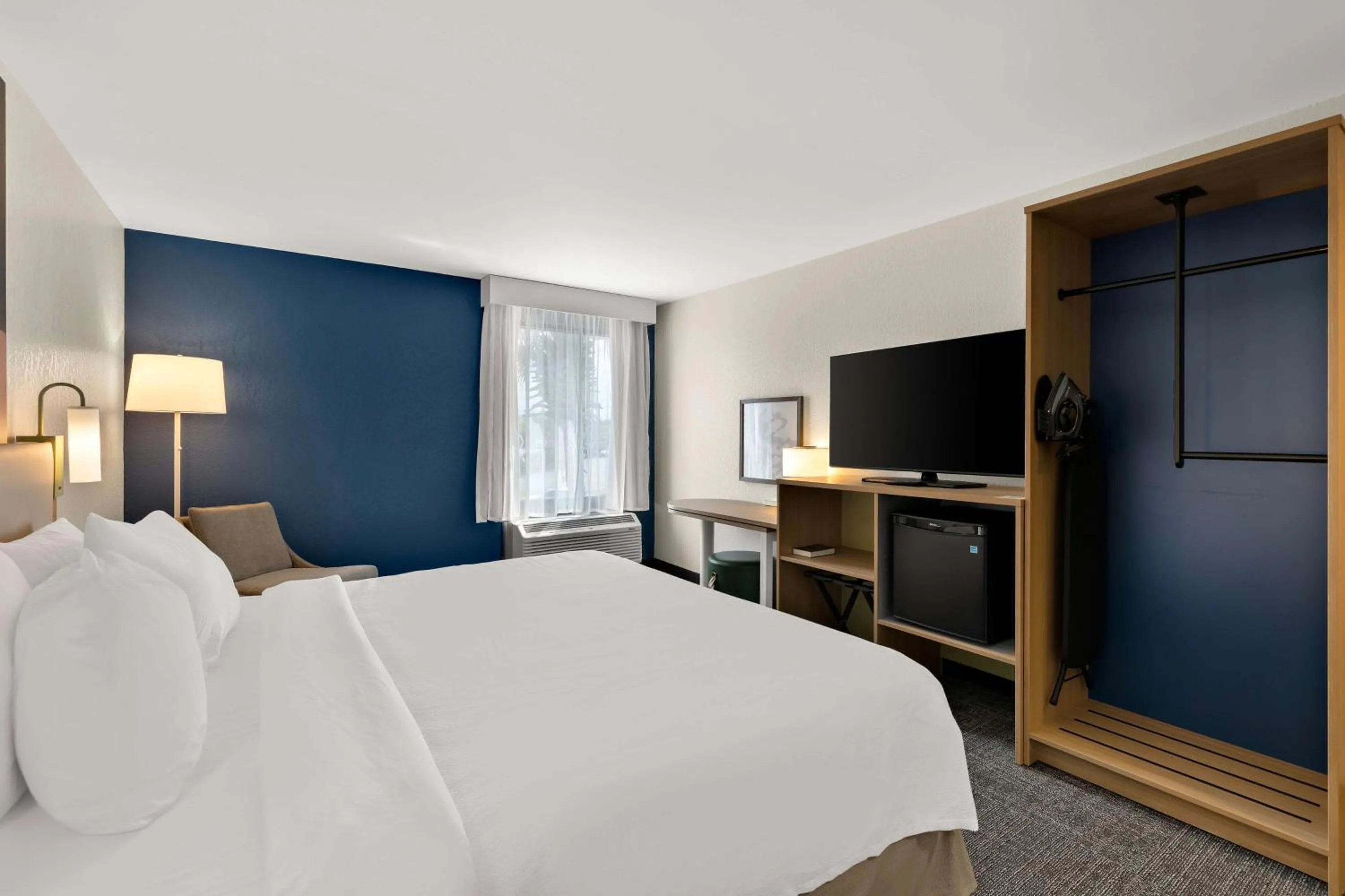 Bed in Spark By Hilton Tifton