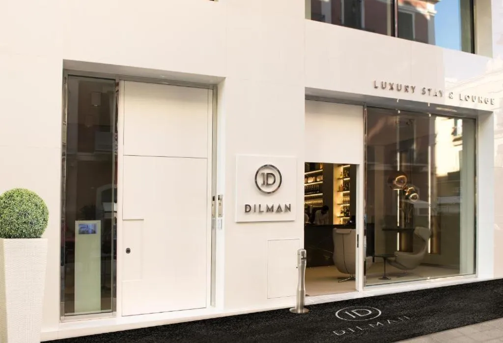 Restaurant/places to eat in Dilman Luxury Stay
