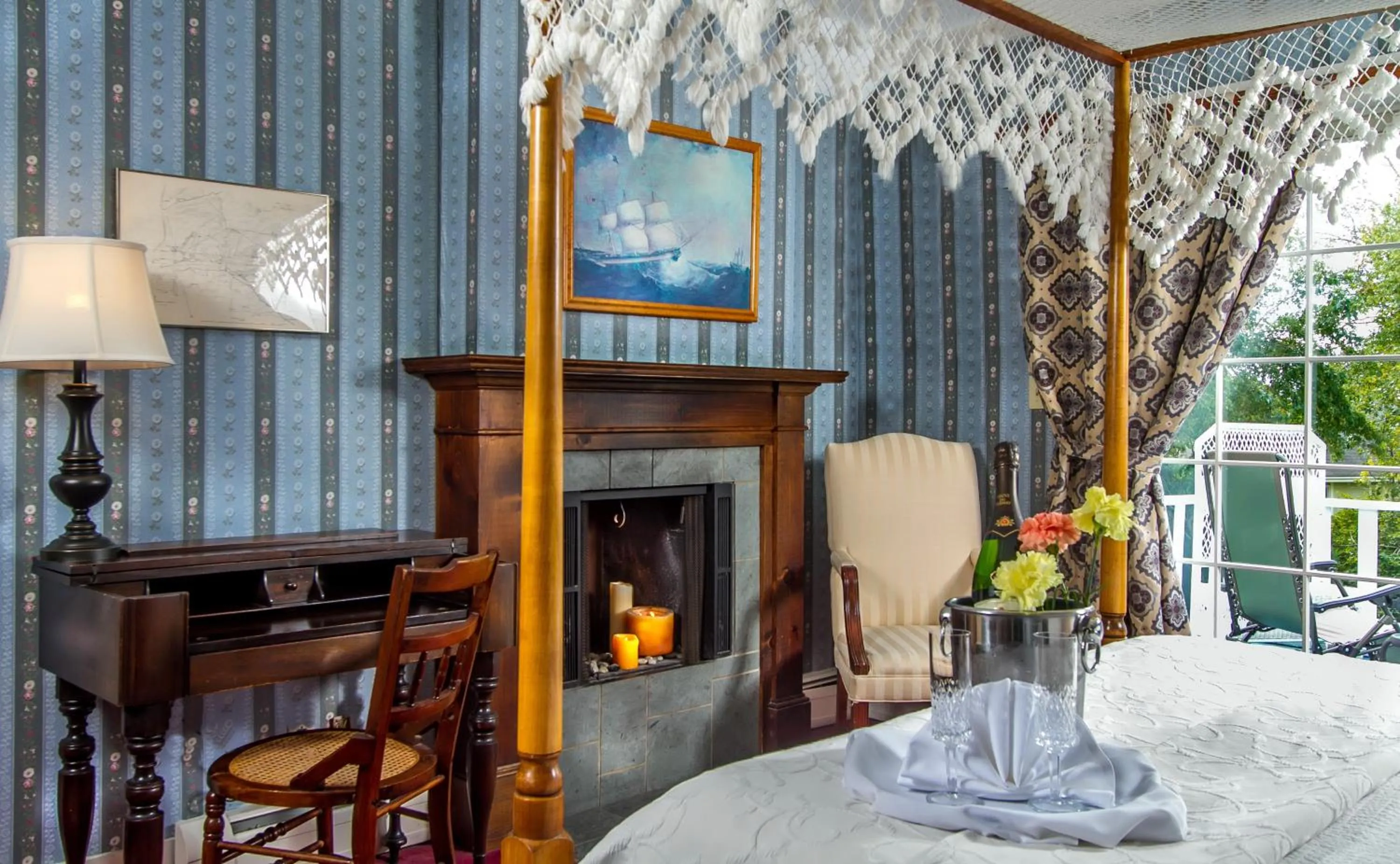 Day, Bed in Queen Anne Inn