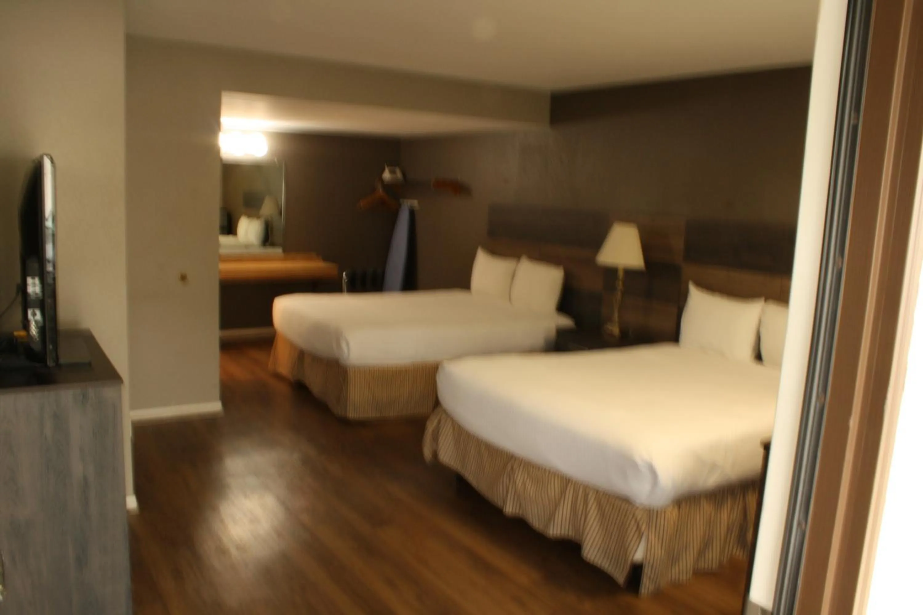 Photo of the whole room, Bed in Cozy Inn