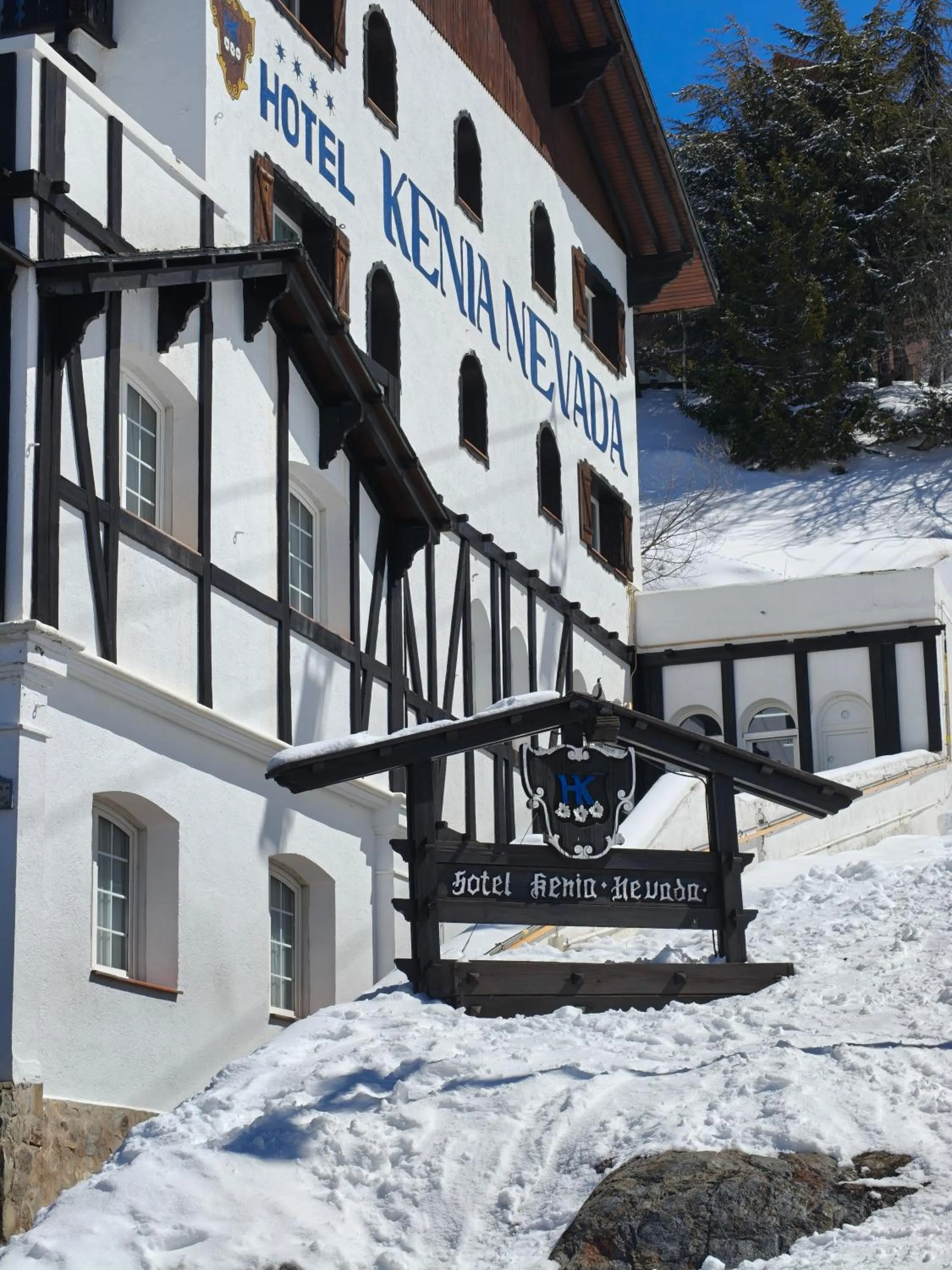 Property building in Hotel Kenia Nevada