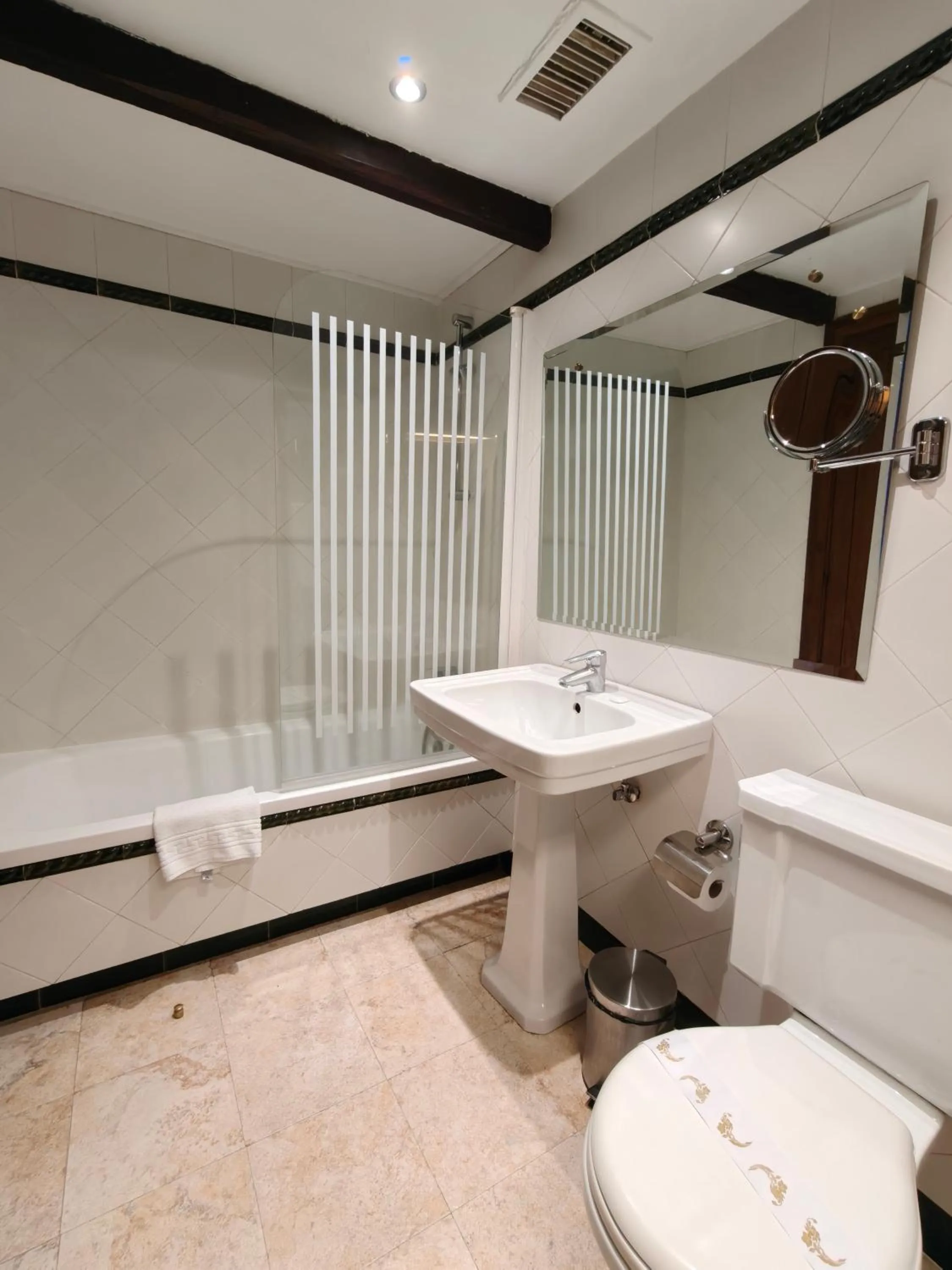 Toilet in Hotel Kenia Nevada