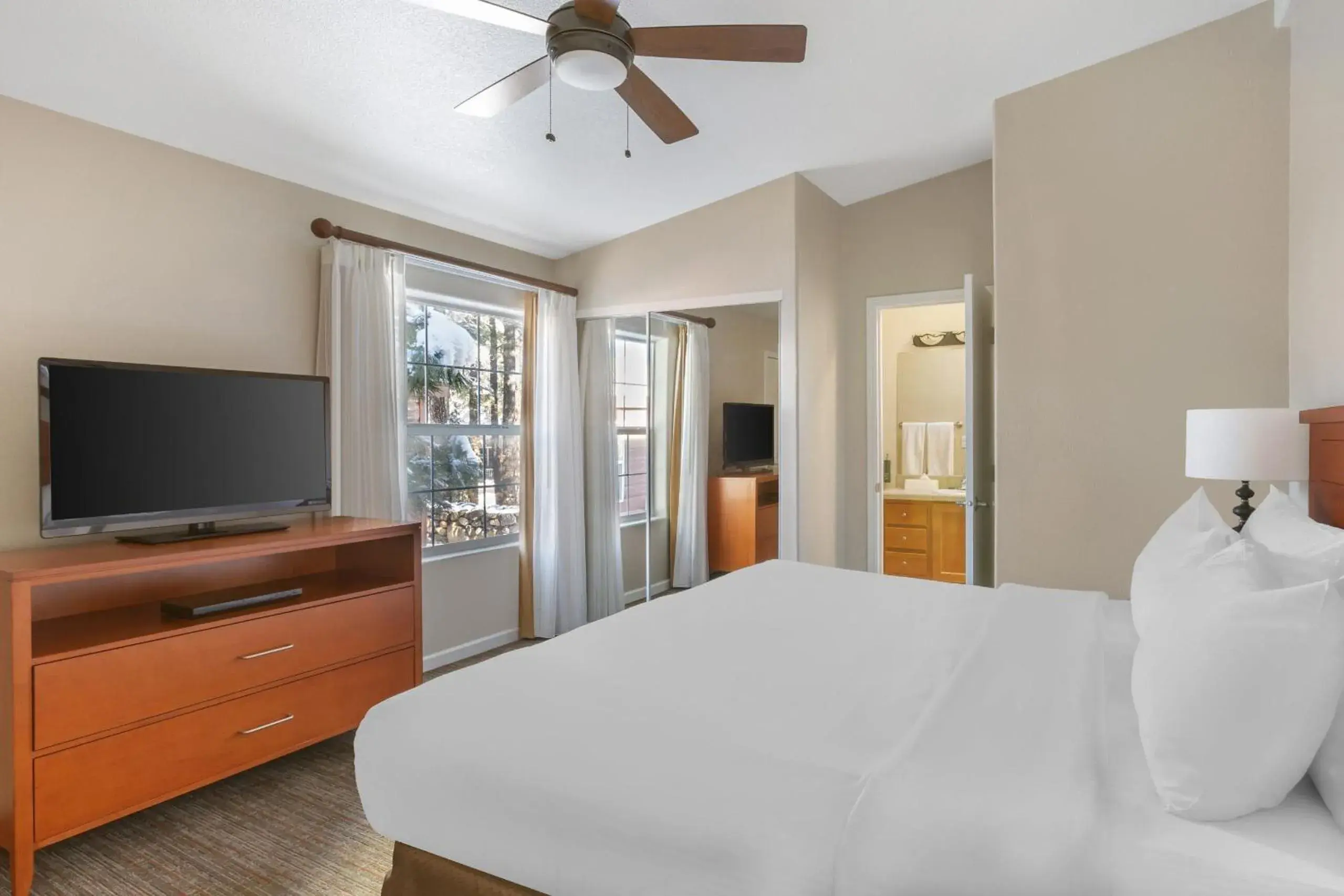 Bedroom, Bed in PVC at The Roundhouse Resort Bedroom, Bed in PVC at The Roundhouse Resort