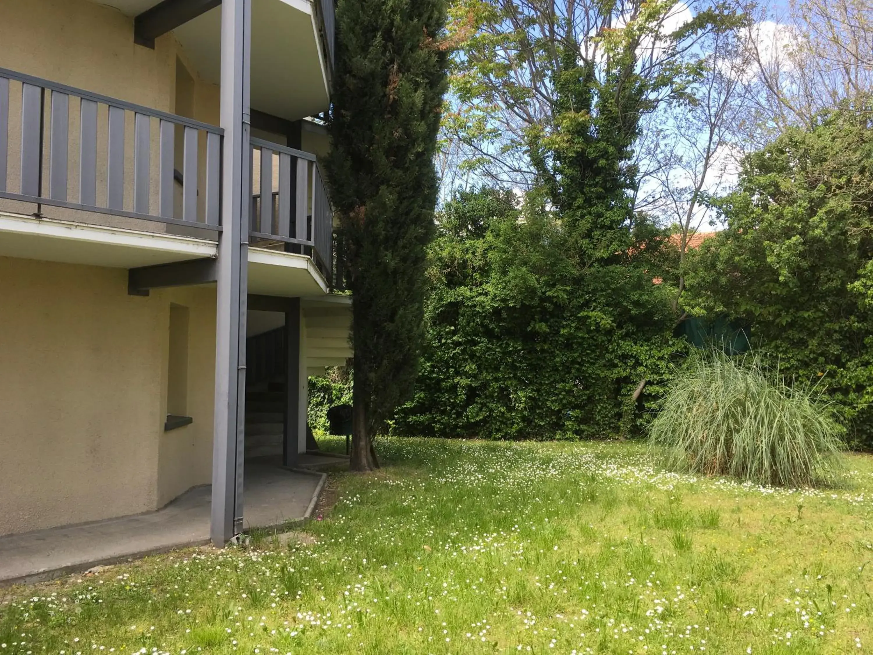 Garden view in Hotel Bel Alp Manosque Garden view in Hotel Bel Alp Manosque