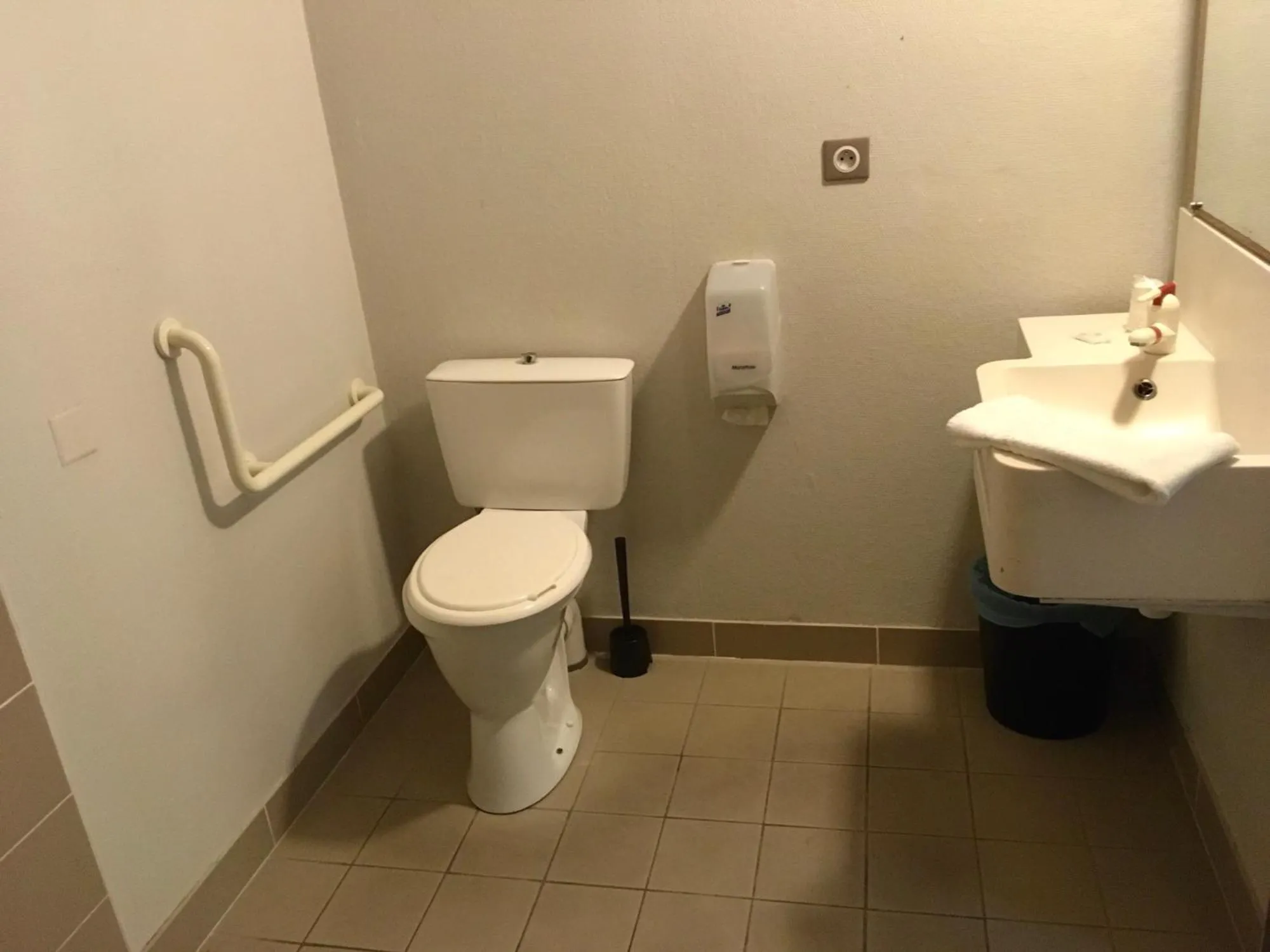 Toilet in Hotel Bel Alp Manosque