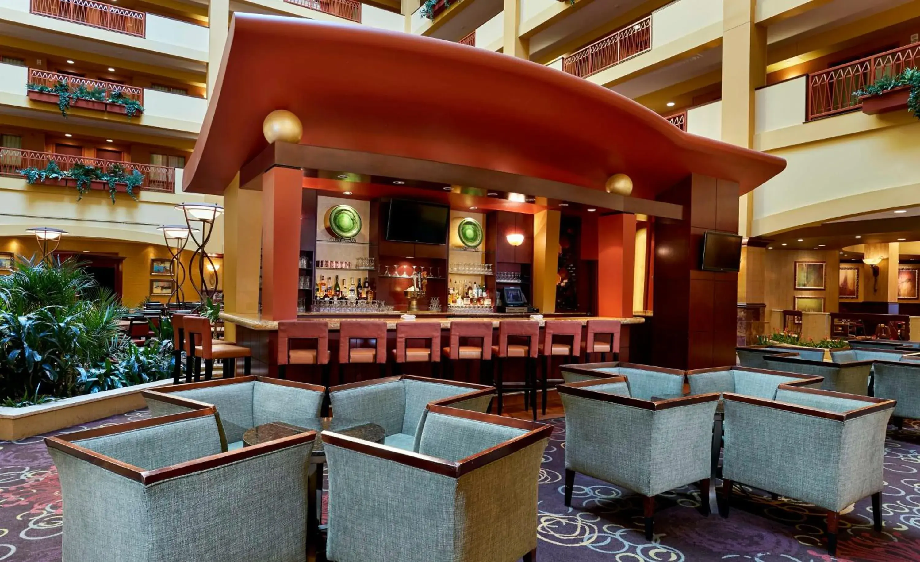 Lounge or bar in Embassy Suites by Hilton Hampton Convention Center Lounge or bar in Embassy Suites by Hilton Hampton Convention Center