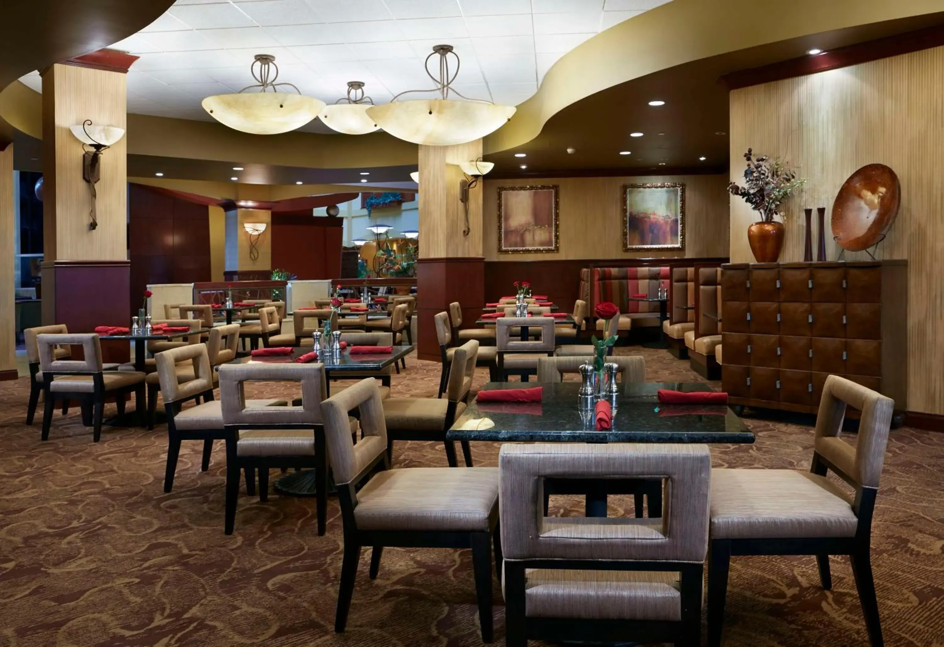 Restaurant/places to eat in Embassy Suites by Hilton Hampton Convention Center Restaurant/places to eat in Embassy Suites by Hilton Hampton Convention Center