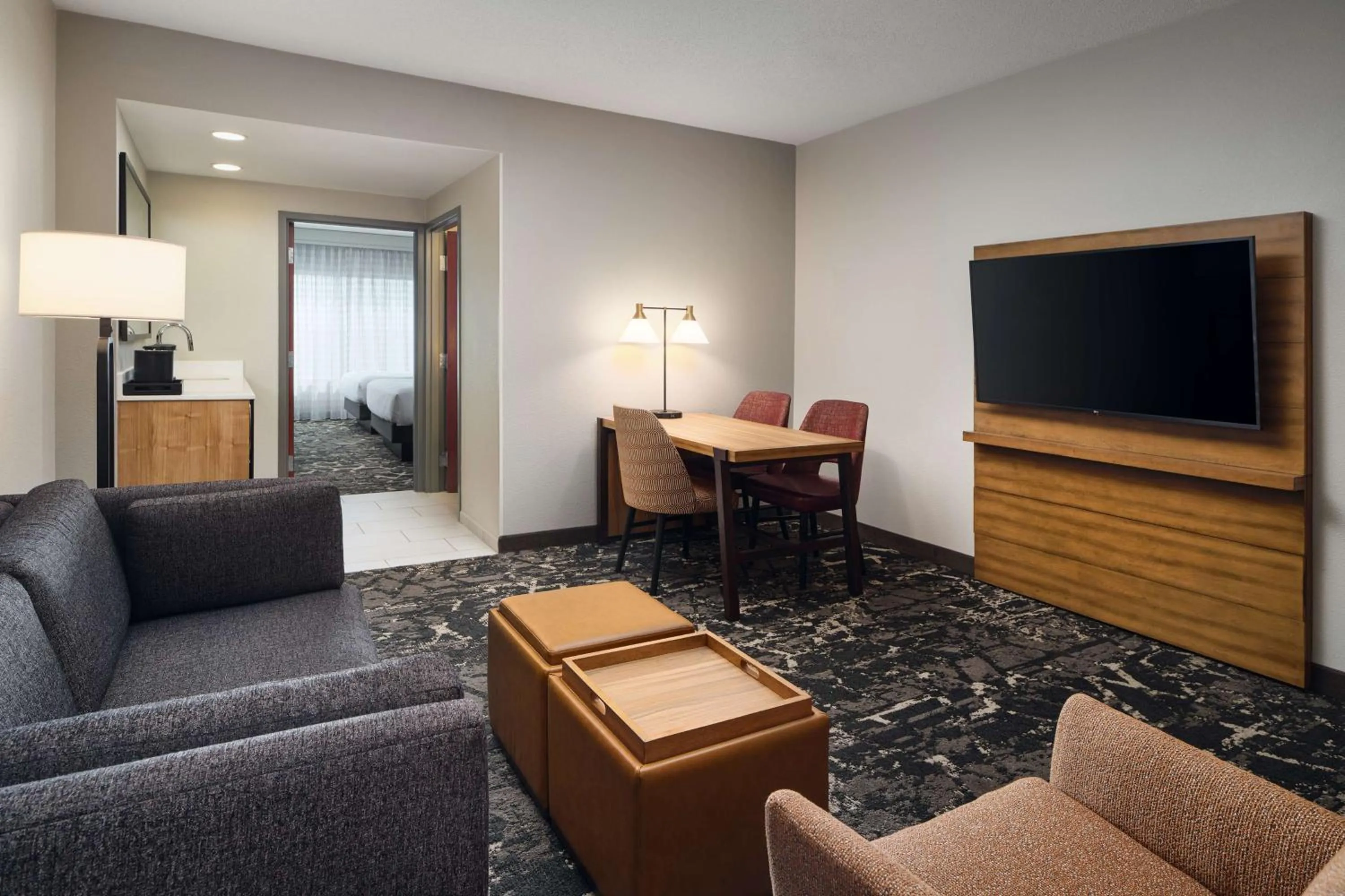 Living room in Embassy Suites by Hilton Hampton Convention Center