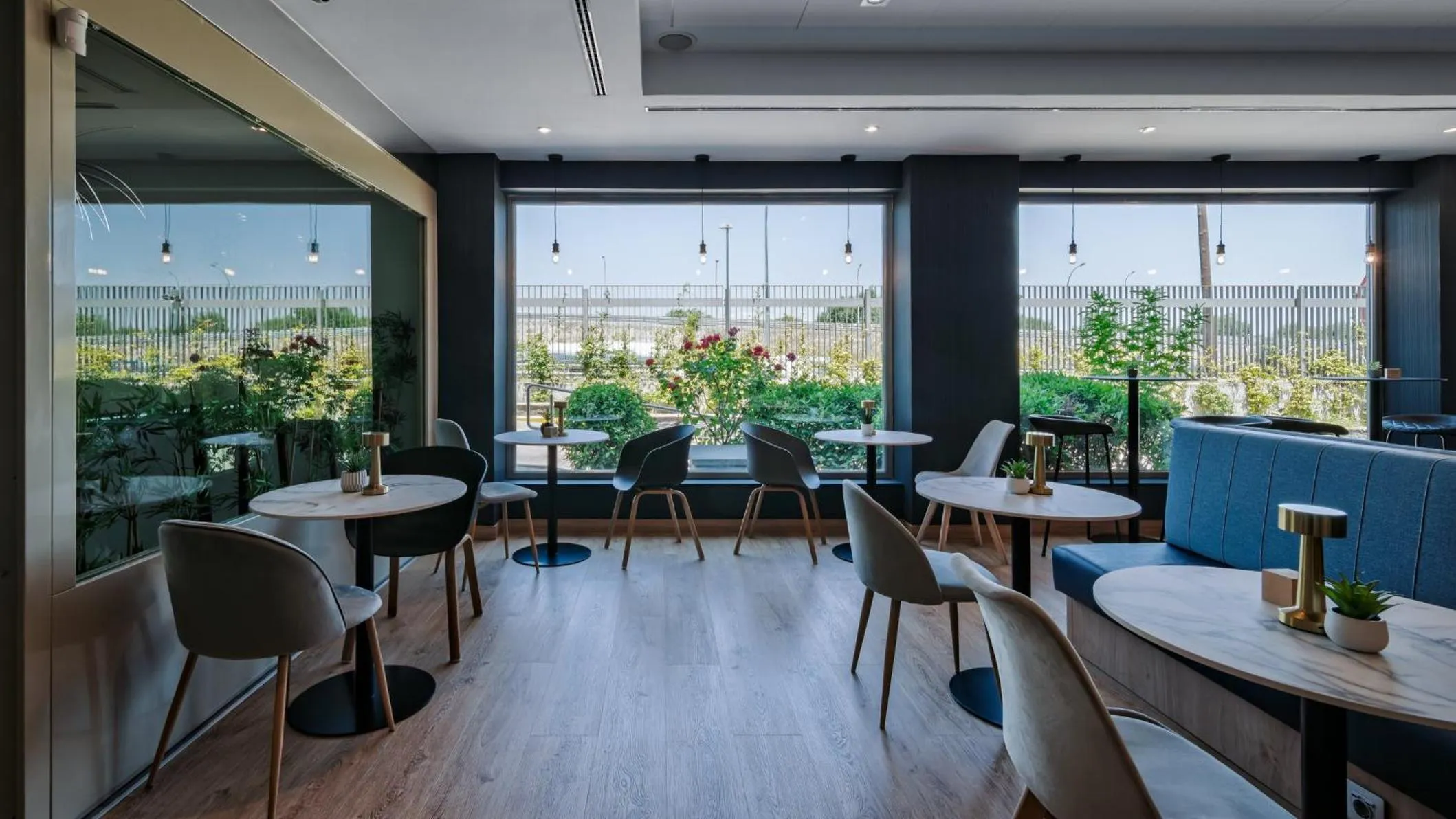 Restaurant/places to eat in Hotel Crowne Plaza Madrid Airport