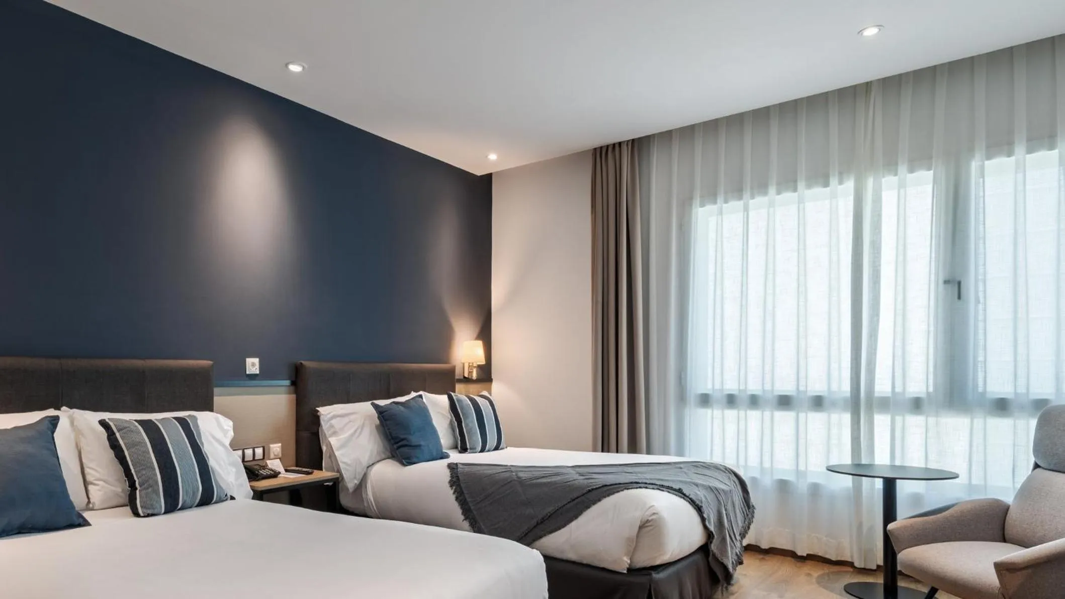 Photo of the whole room in Hotel Crowne Plaza Madrid Airport