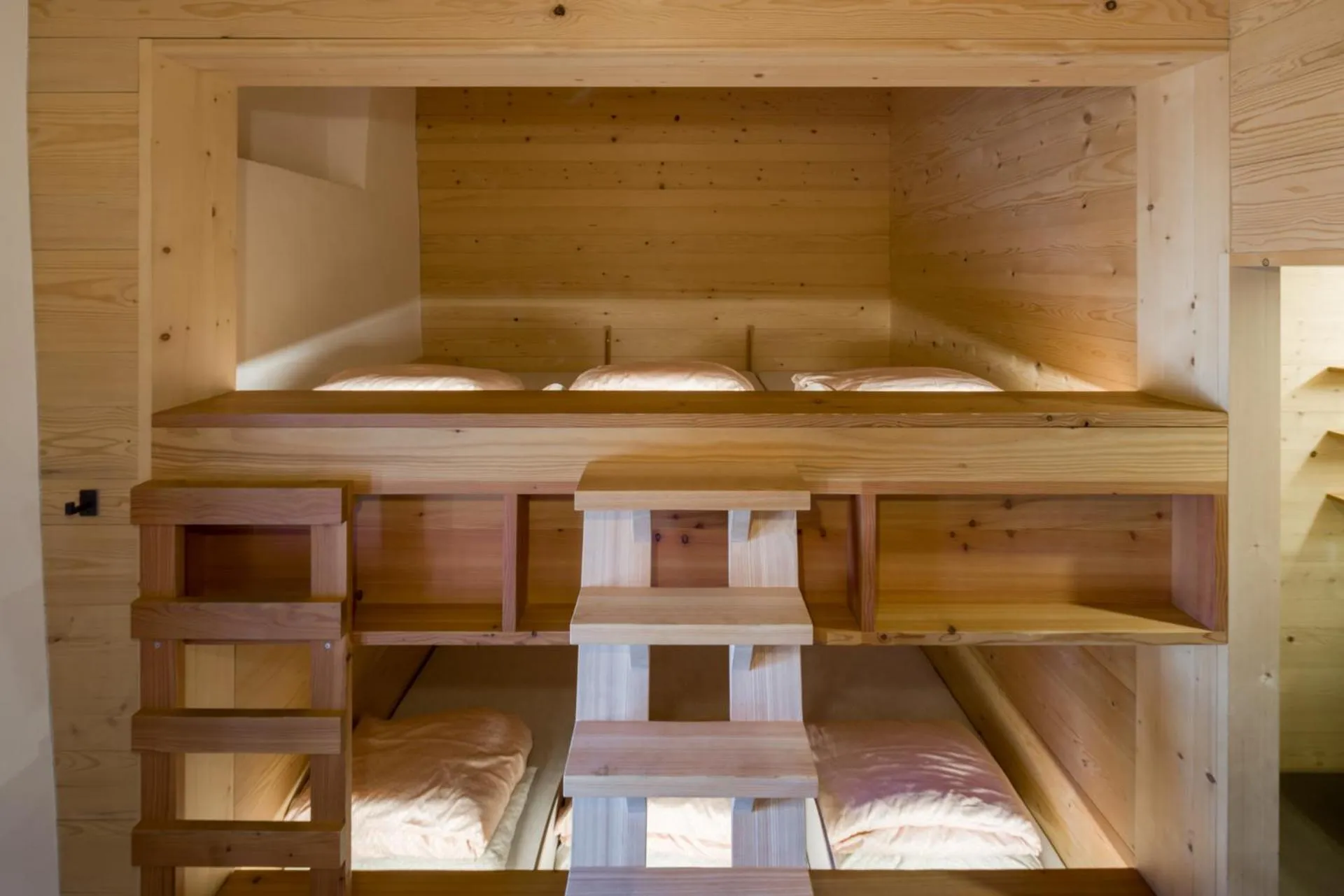 Shower in Jugendherberge Trin