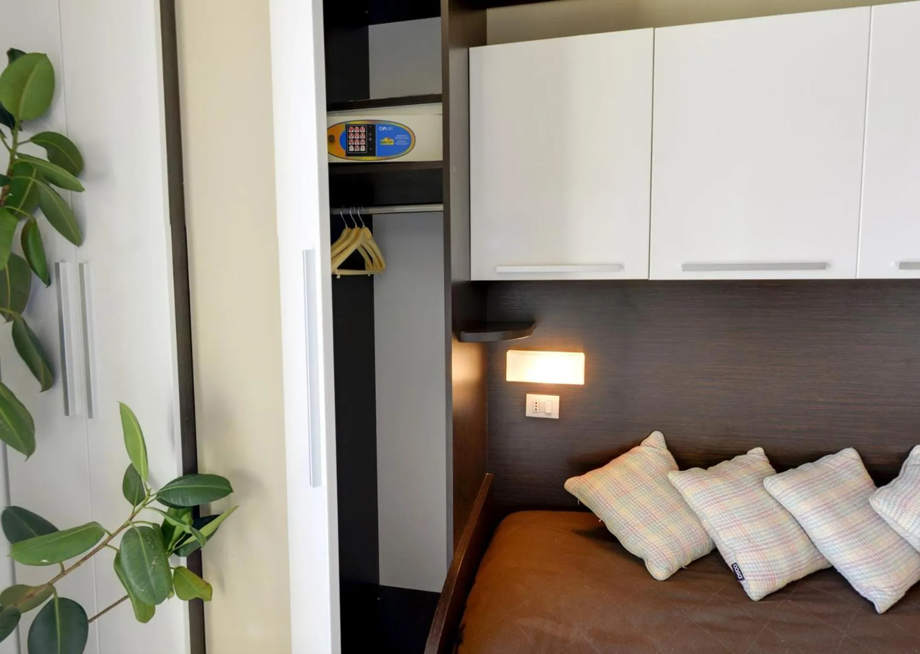 wardrobe, Bed in Residence Sottovento
