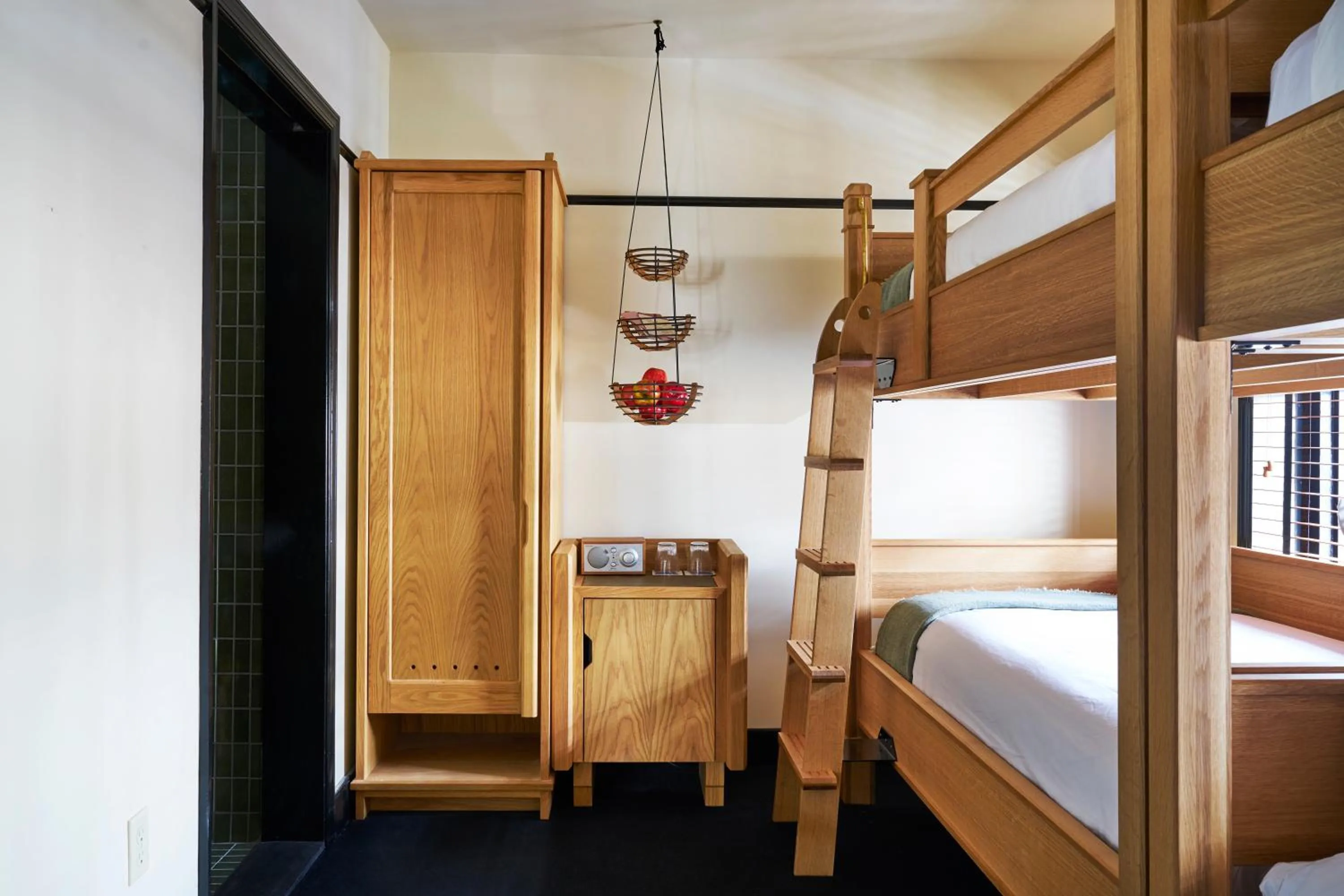 Bedroom, Bed in Freehand New York