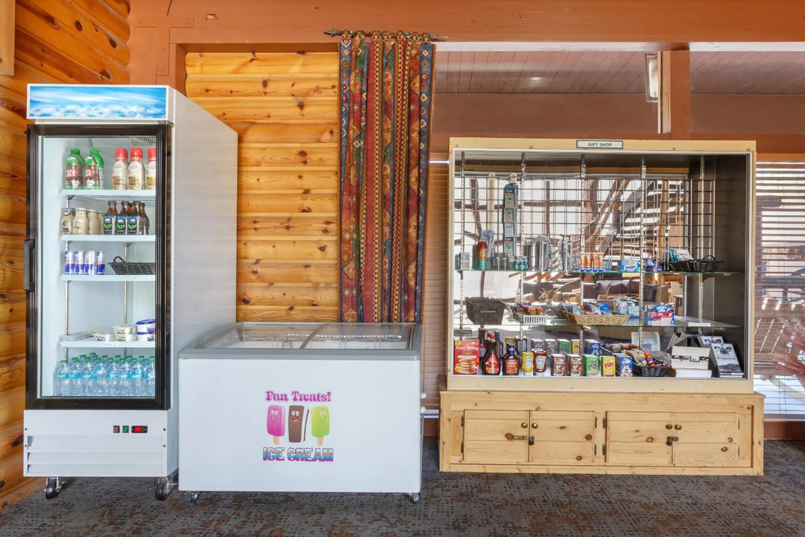 Food and drinks in Kohl's Ranch Lodge Food and drinks in Kohl's Ranch Lodge