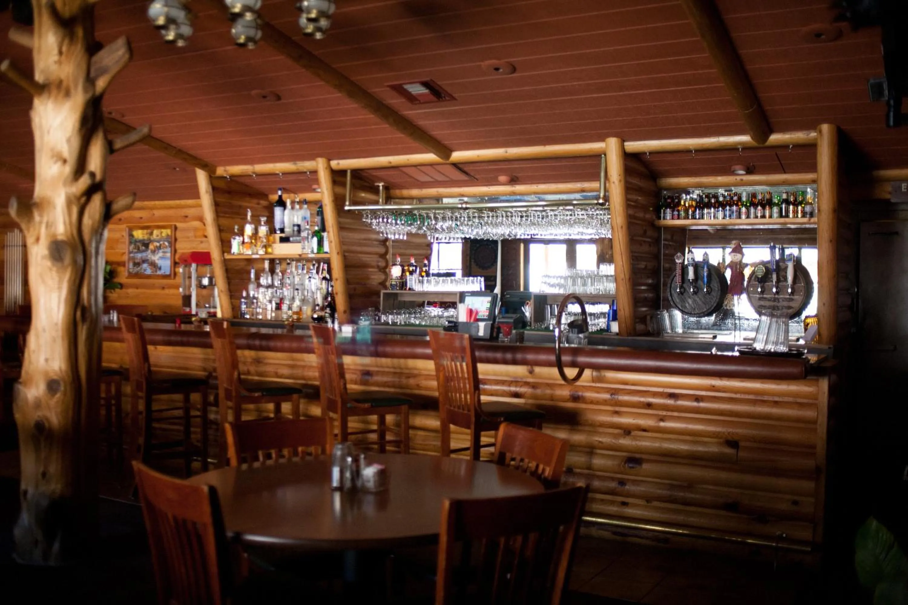 Lounge or bar in Kohl's Ranch Lodge