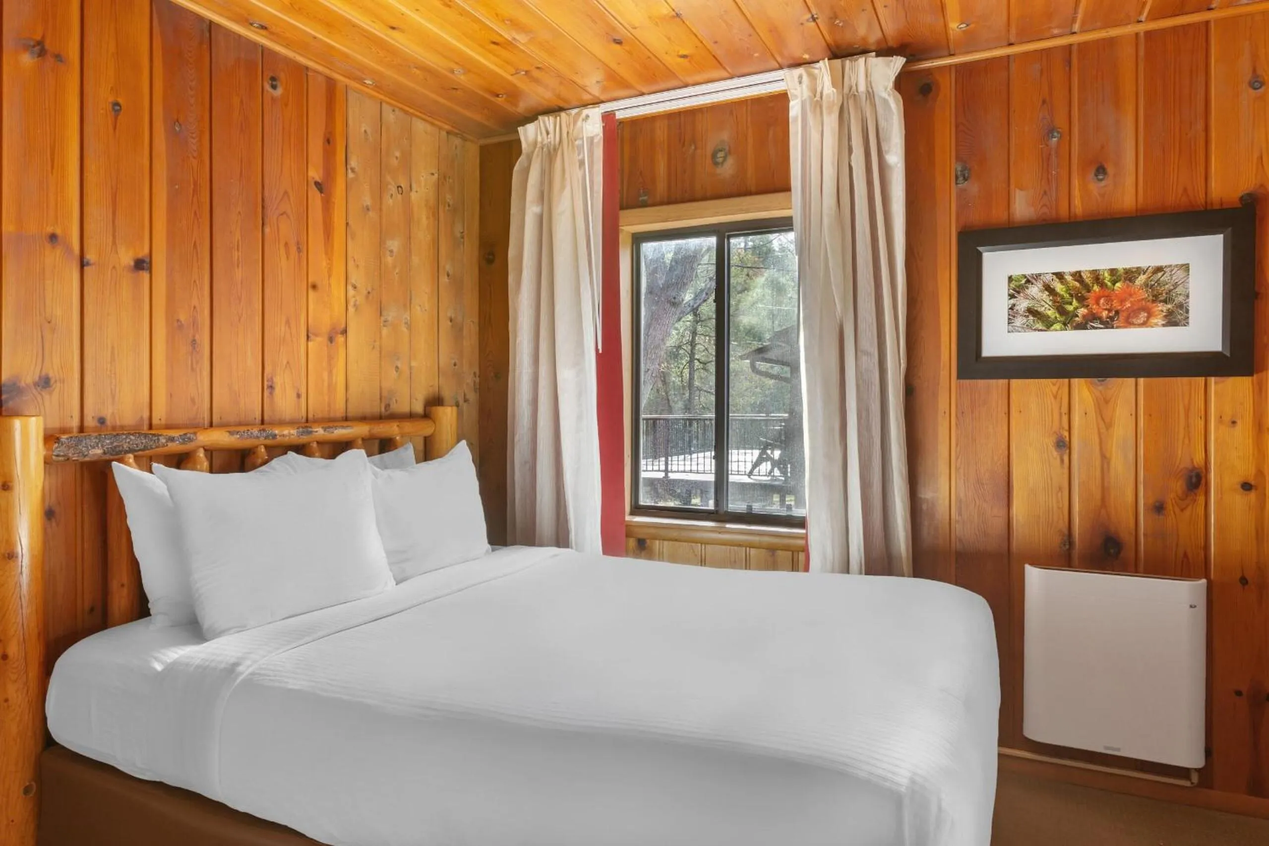 Bedroom, Bed in Kohl's Ranch Lodge