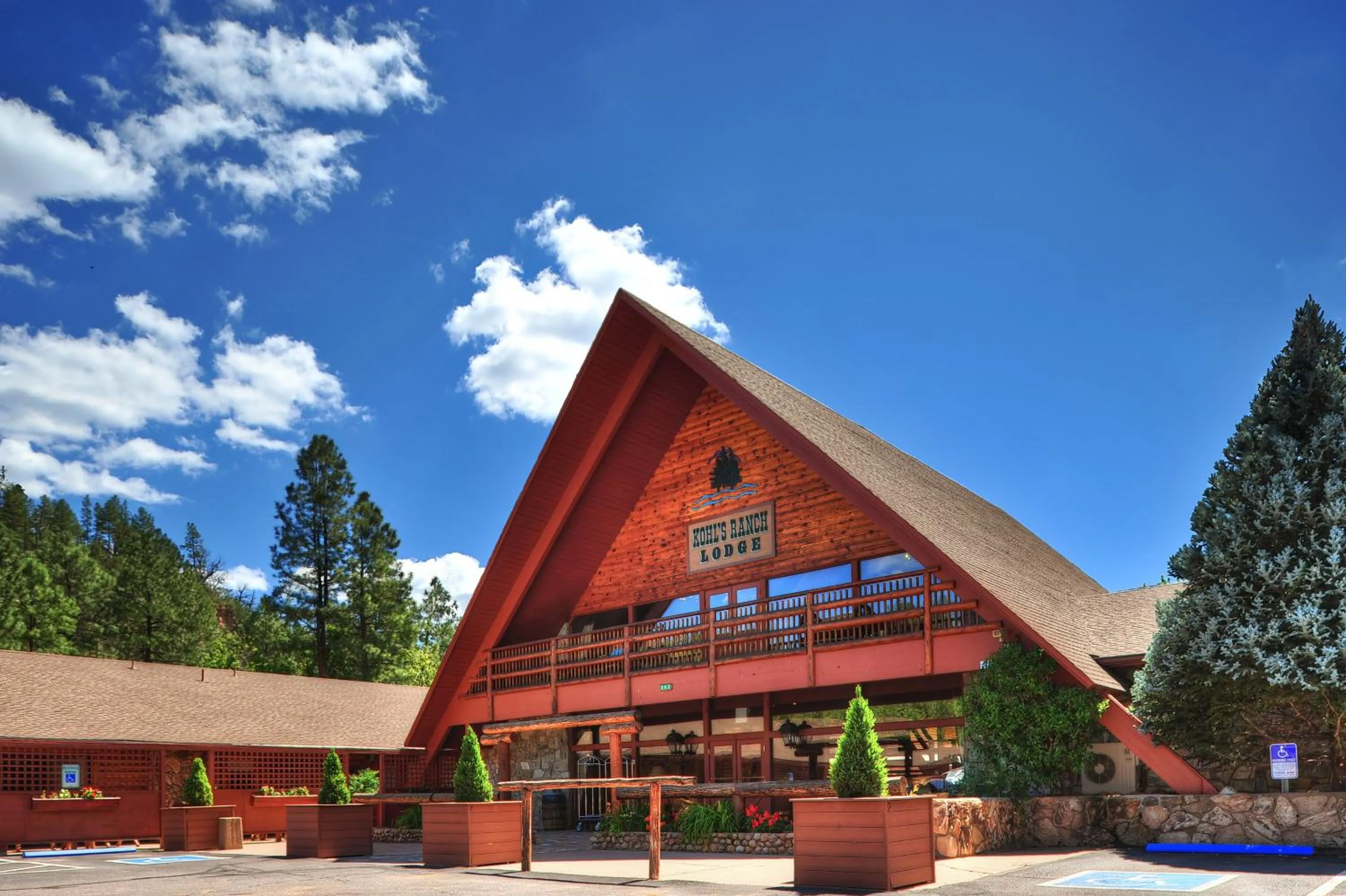 Property building in Kohl's Ranch Lodge