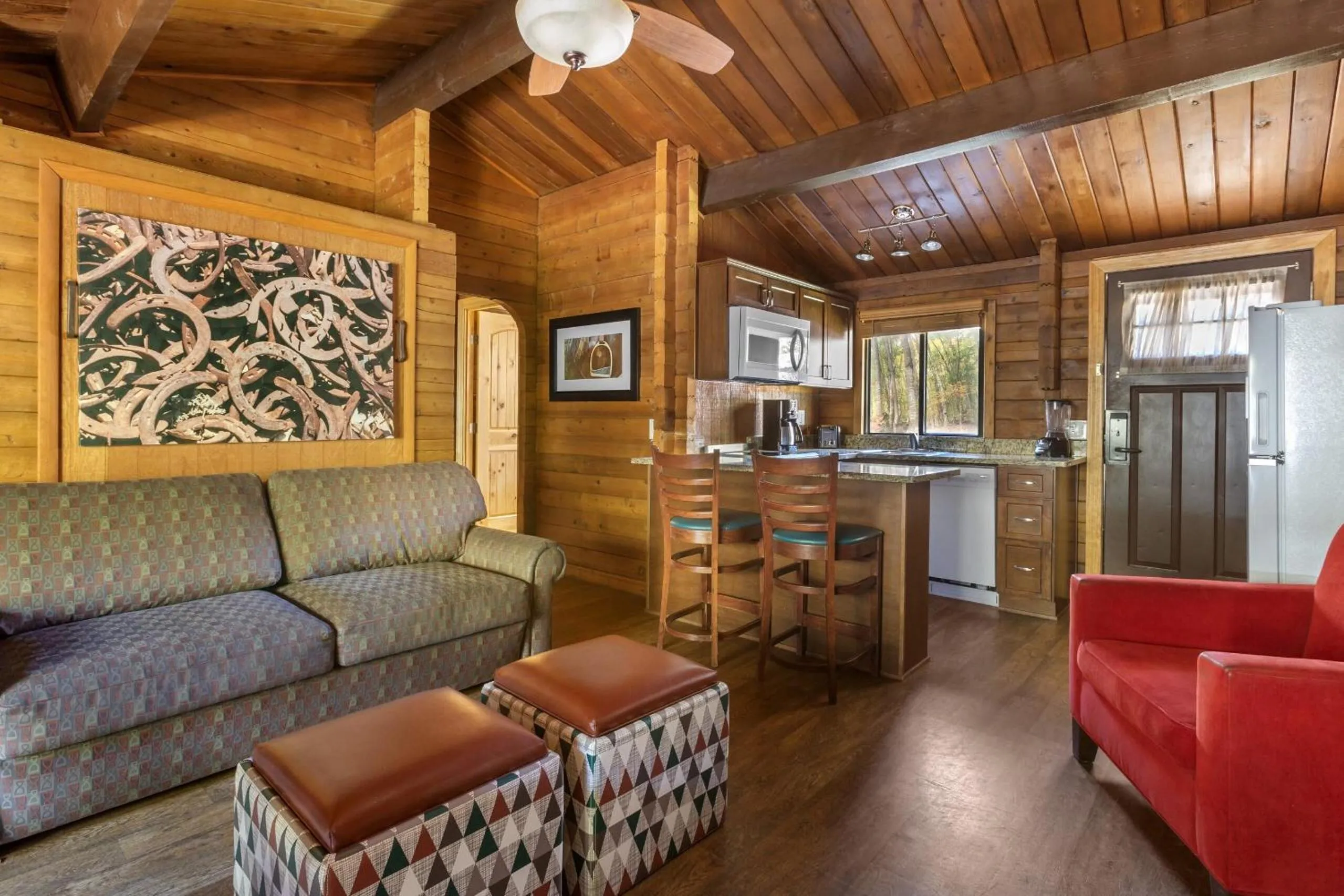 Living room in Kohl's Ranch Lodge