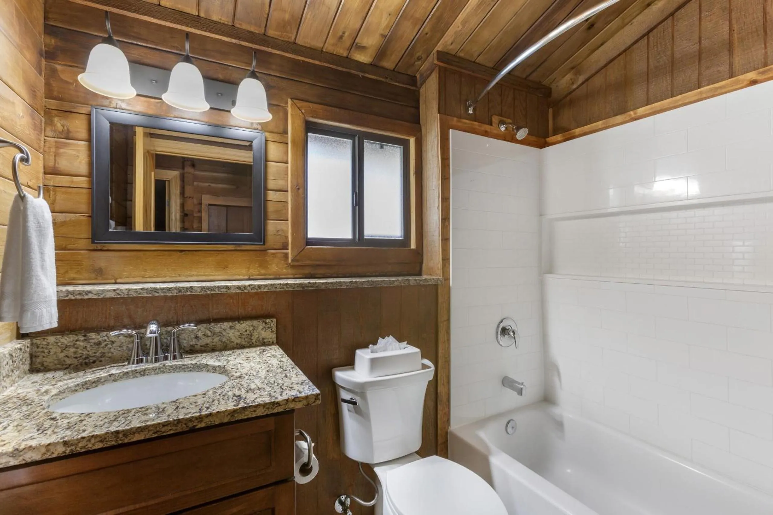 Bathroom in Kohl's Ranch Lodge