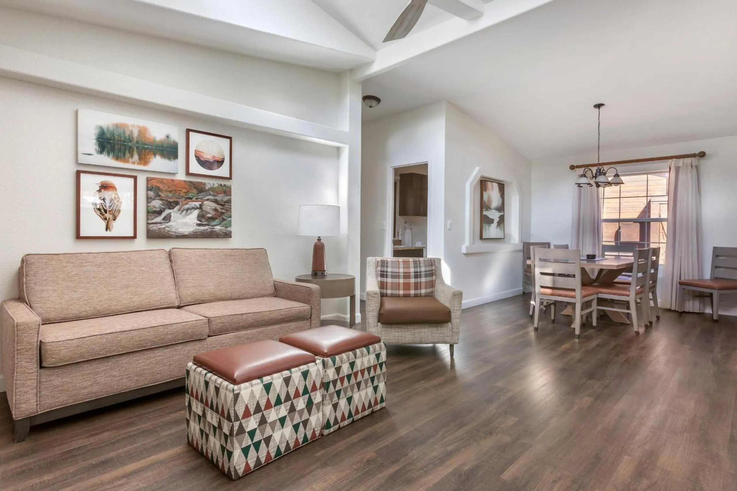 Living room in Kohl's Ranch Lodge