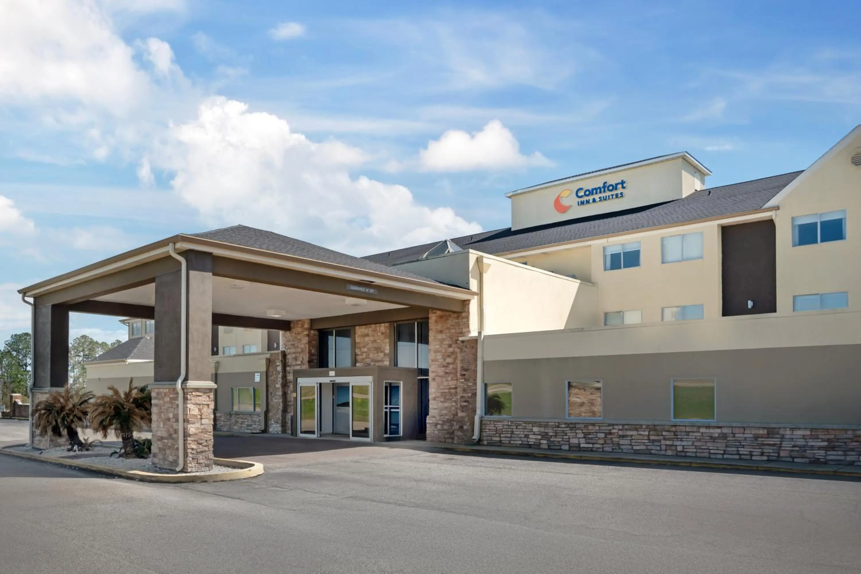 Property building in Comfort Inn & Suites Crystal Inn Sportsplex