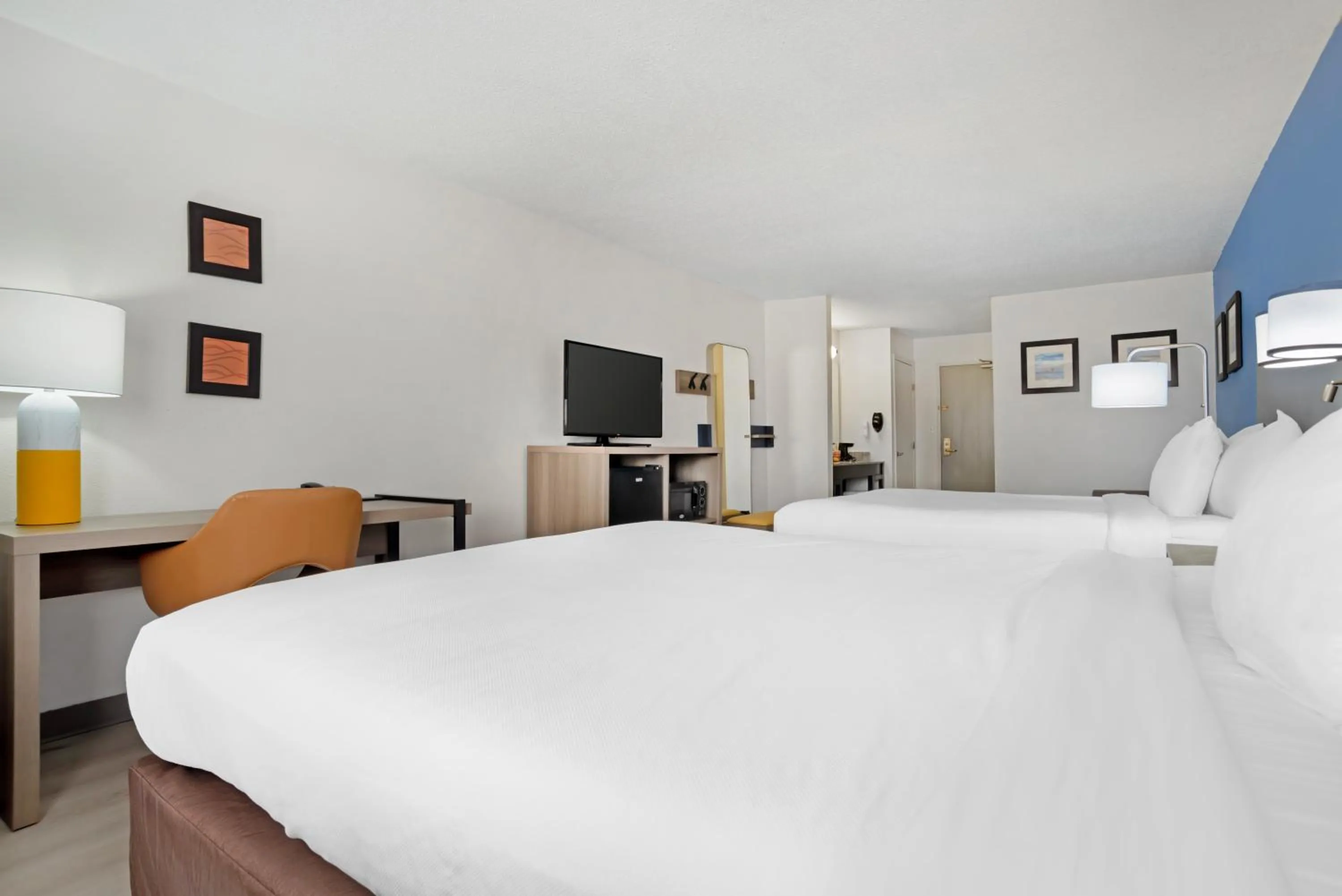 Bed in Comfort Inn & Suites Crystal Inn Sportsplex