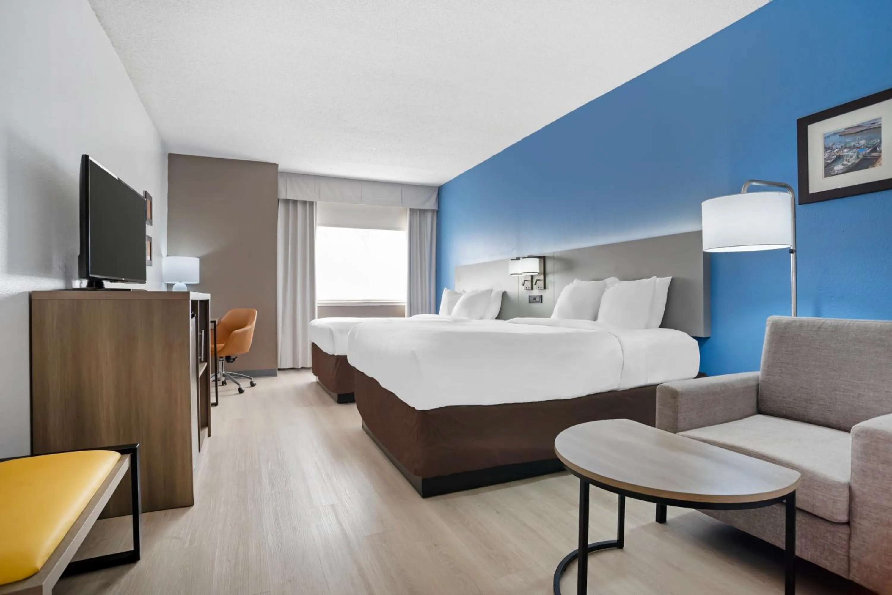 Bed in Comfort Inn & Suites Crystal Inn Sportsplex