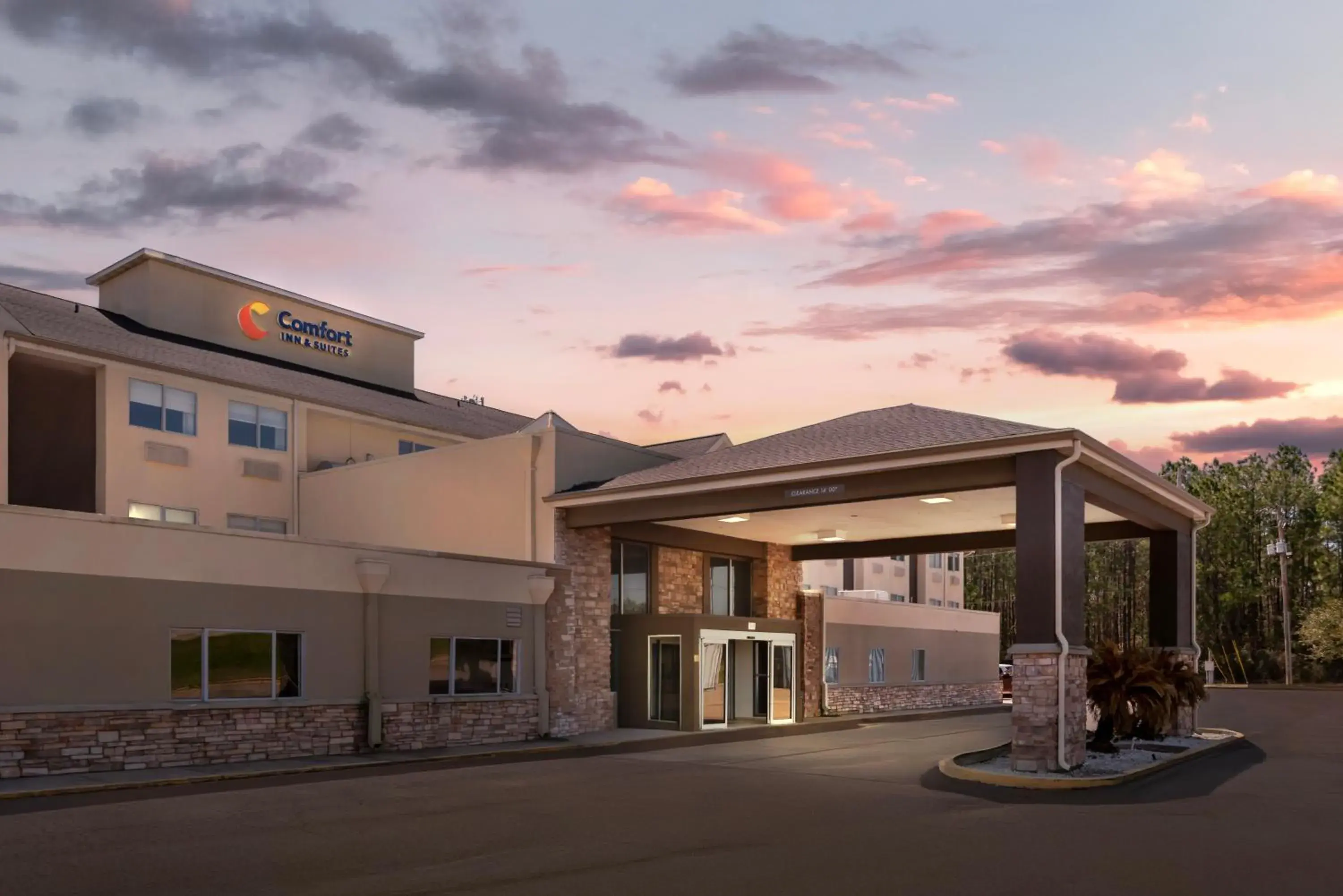 Property building in Comfort Inn & Suites Crystal Inn Sportsplex Property building in Comfort Inn & Suites Crystal Inn Sportsplex