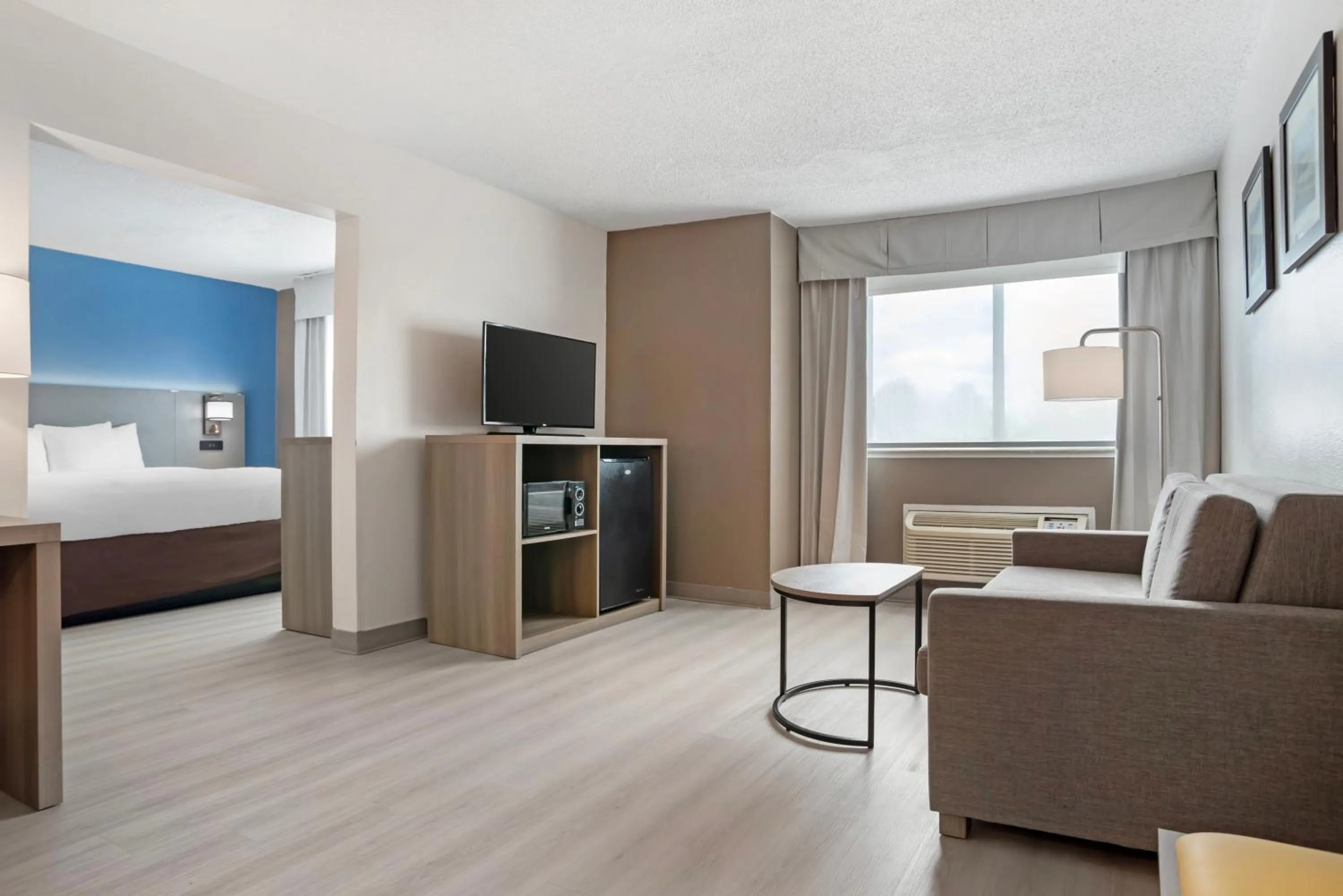 Bed in Comfort Inn & Suites Crystal Inn Sportsplex