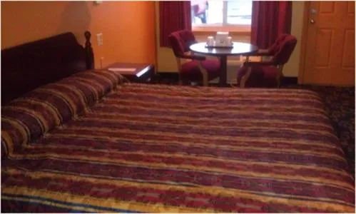 Bed in Rumford Motor Inn