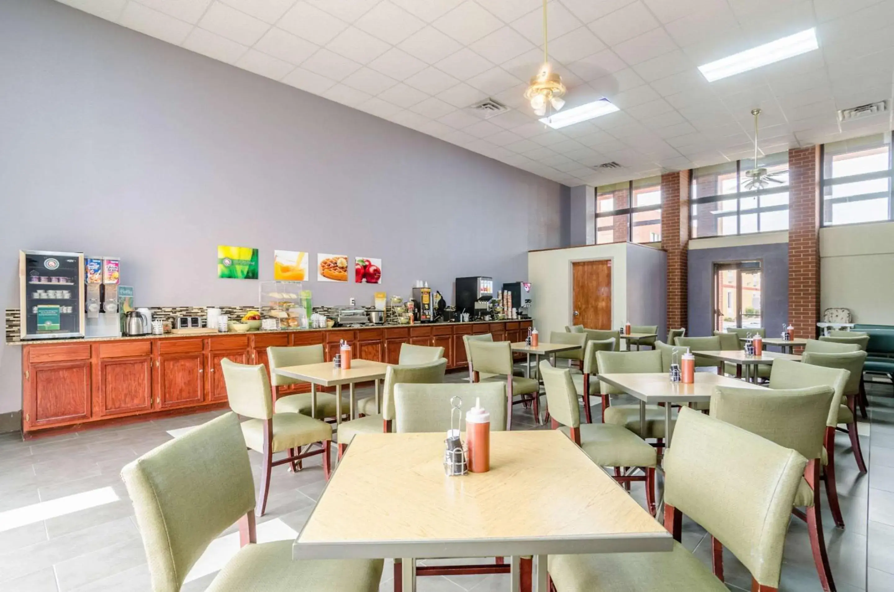 Restaurant/places to eat in Quality Inn South Restaurant/places to eat in Quality Inn South