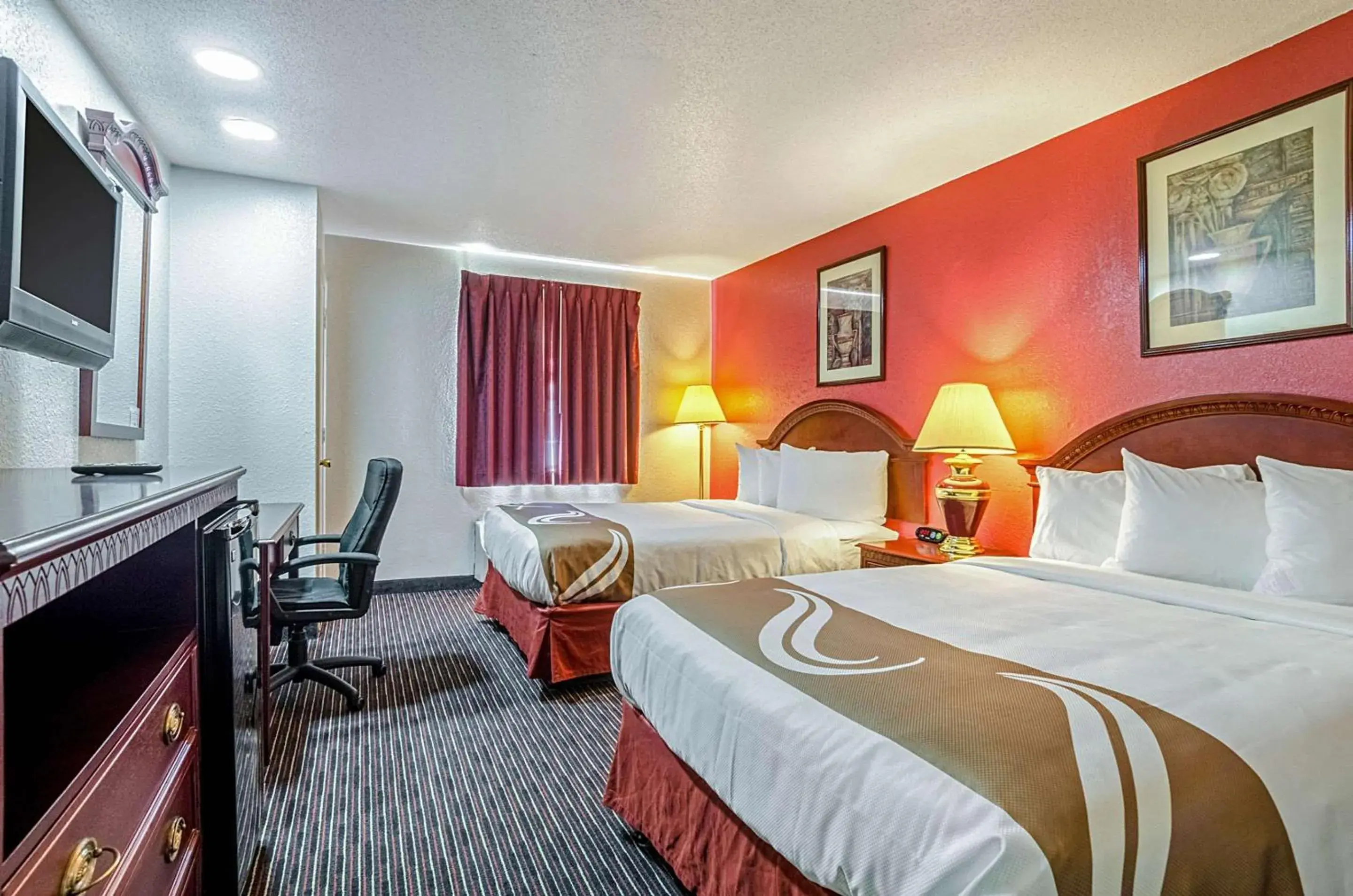 Photo of the whole room, Bed in Quality Inn South Photo of the whole room, Bed in Quality Inn South