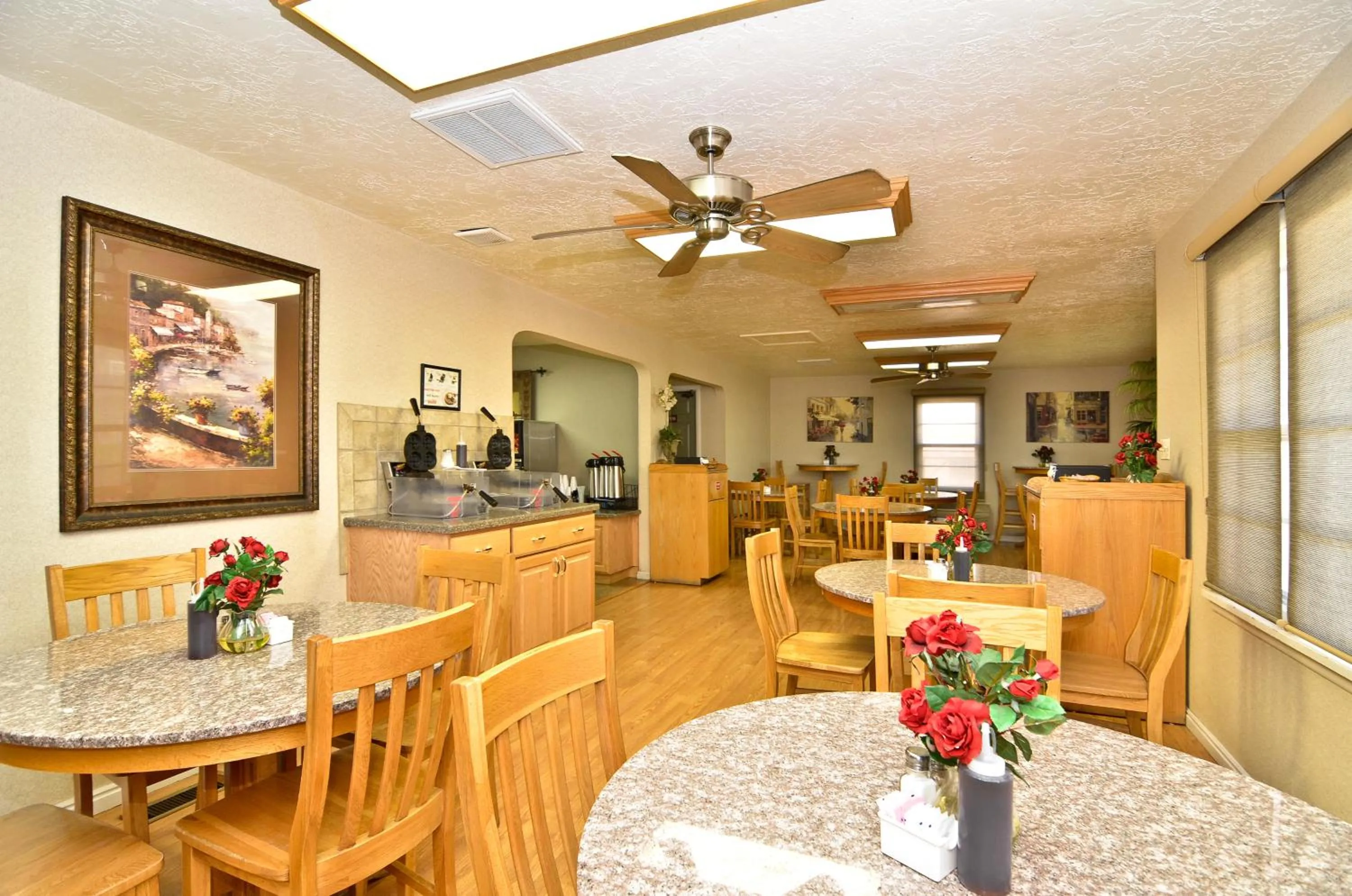 Buffet breakfast in Abbey Inn Cedar City