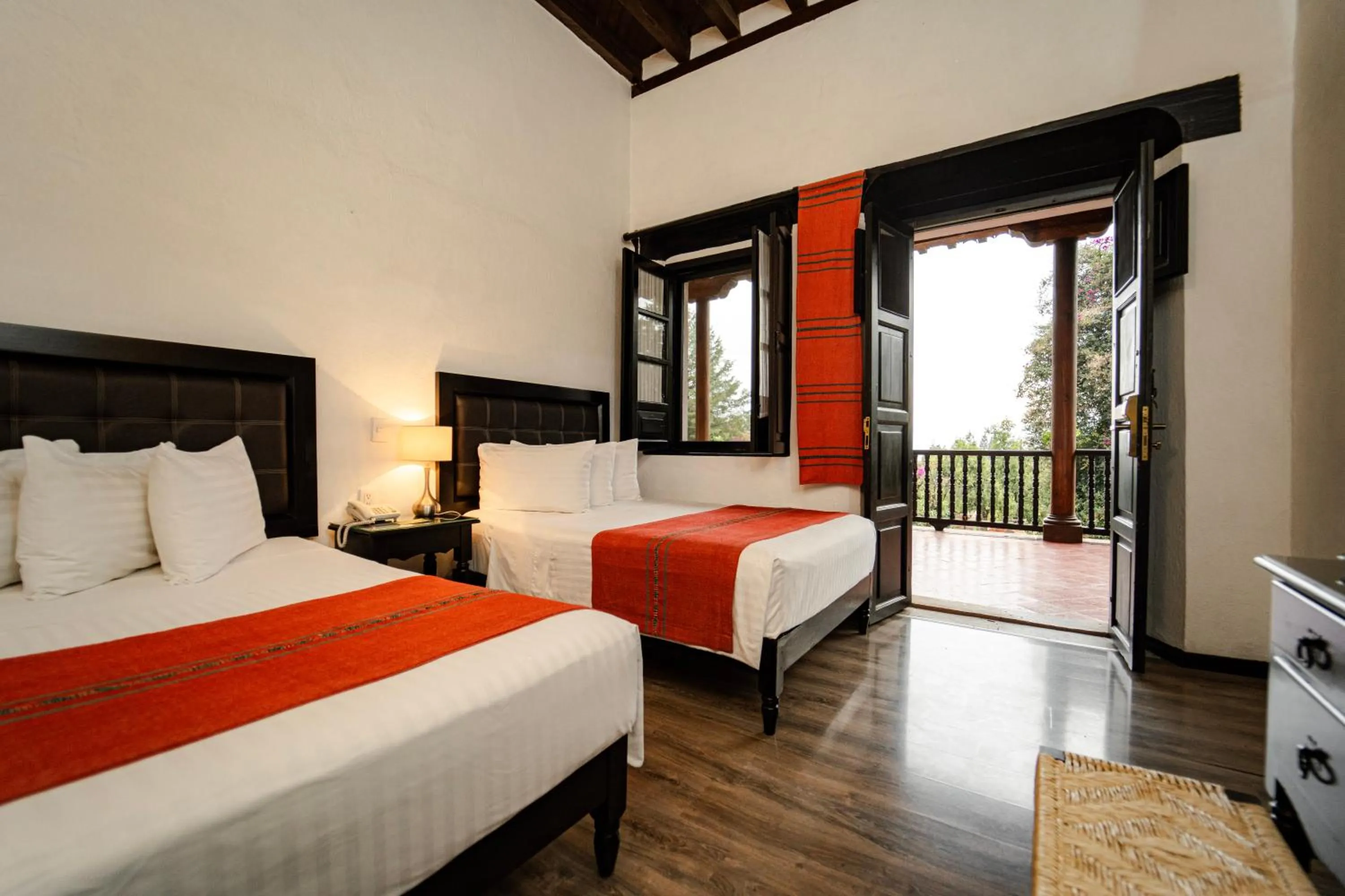 Bed in Best Western Plus Posada de Don Vasco