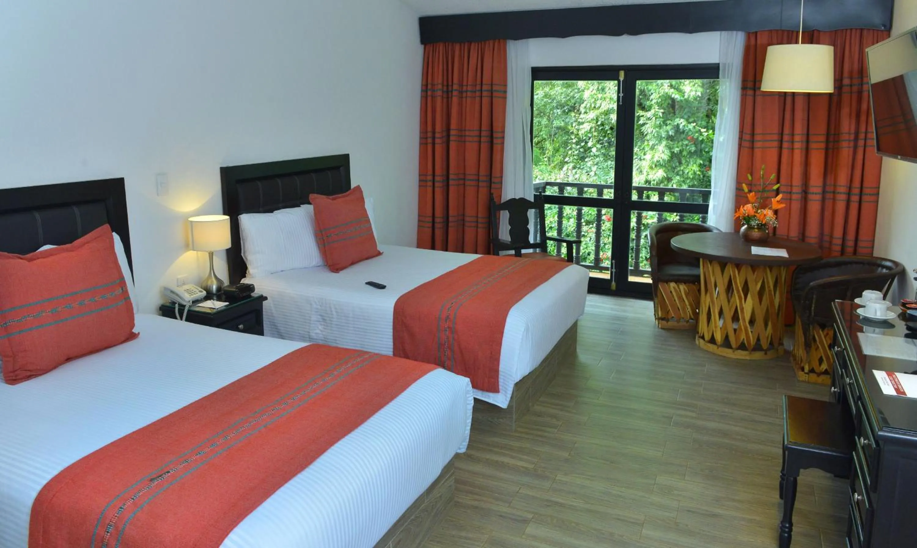 Bed in Best Western Plus Posada de Don Vasco