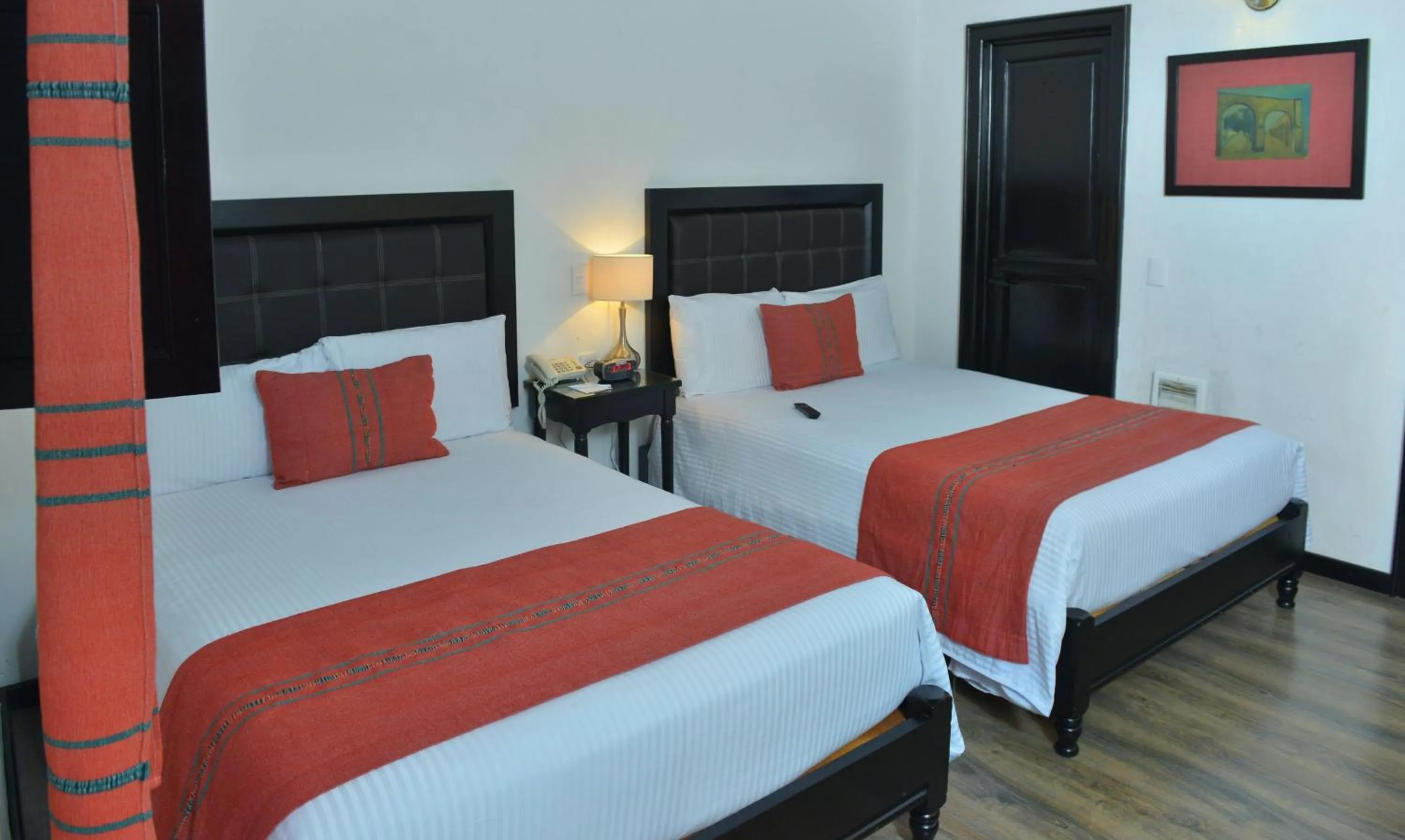 Bed in Best Western Plus Posada de Don Vasco