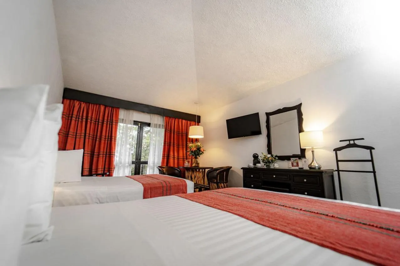 Photo of the whole room, Bed in Best Western Plus Posada de Don Vasco