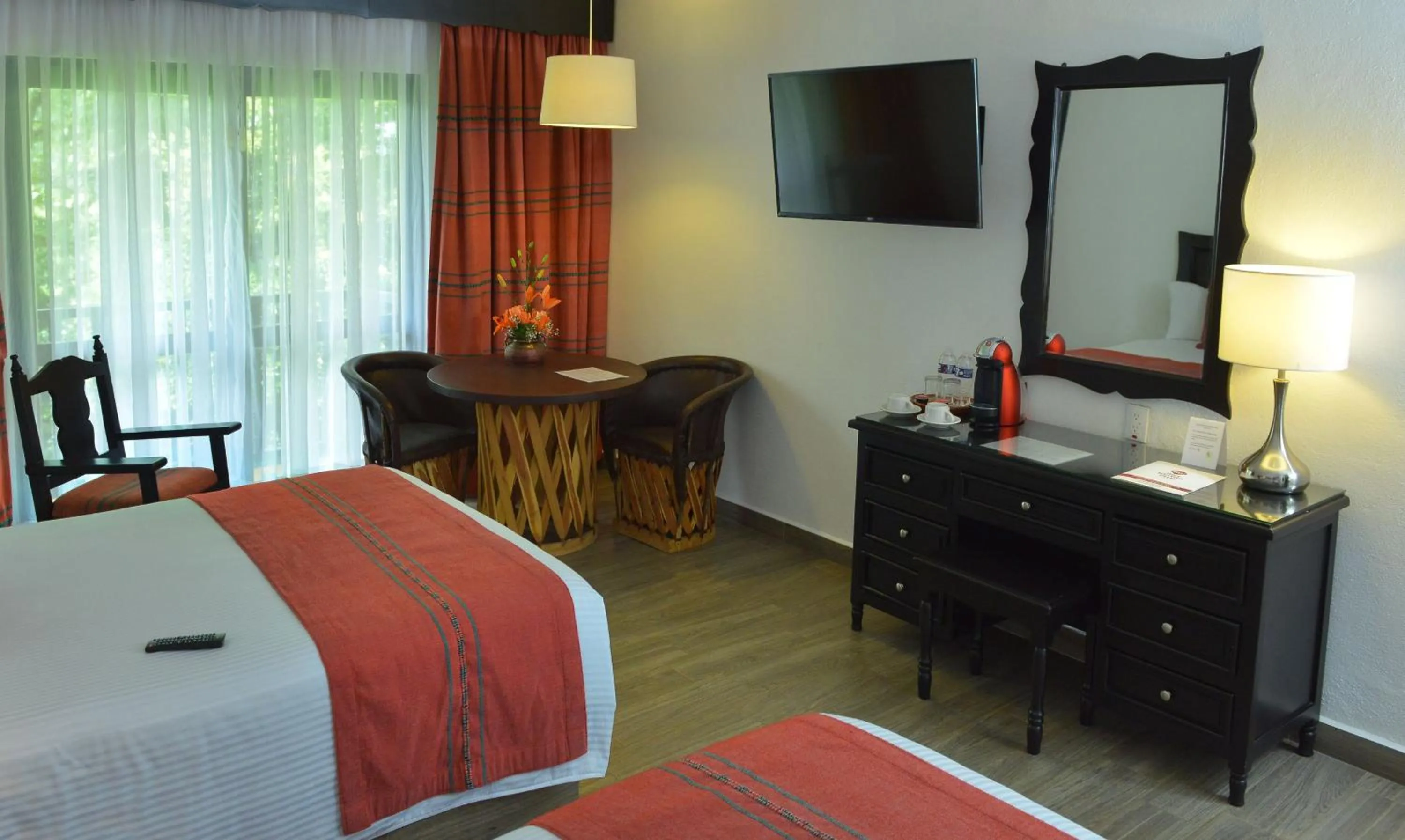 Bed in Best Western Plus Posada de Don Vasco