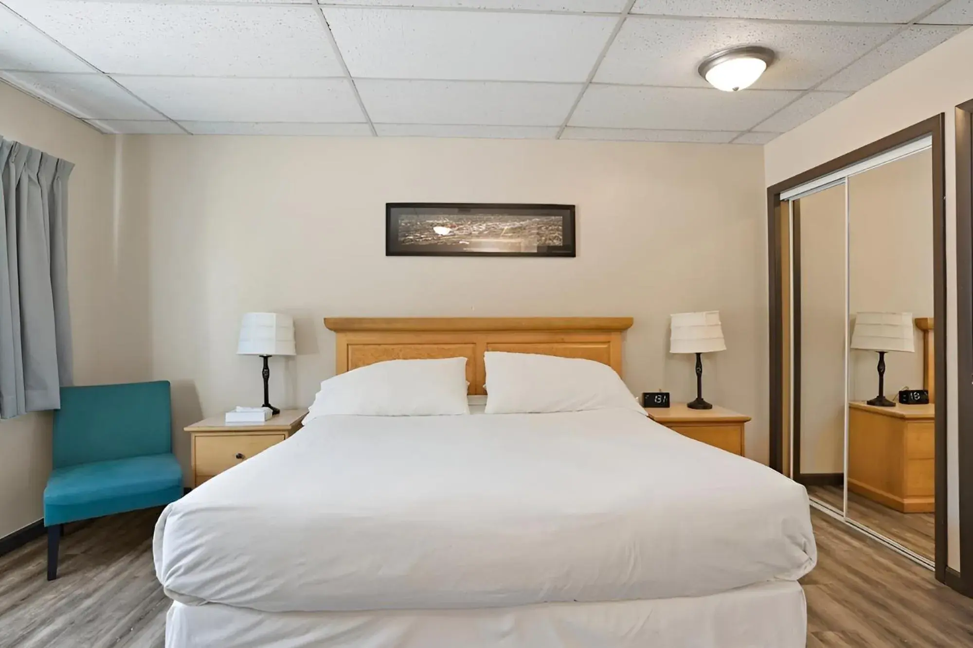 Bed in Boulder Twin Lakes Inn Bed in Boulder Twin Lakes Inn