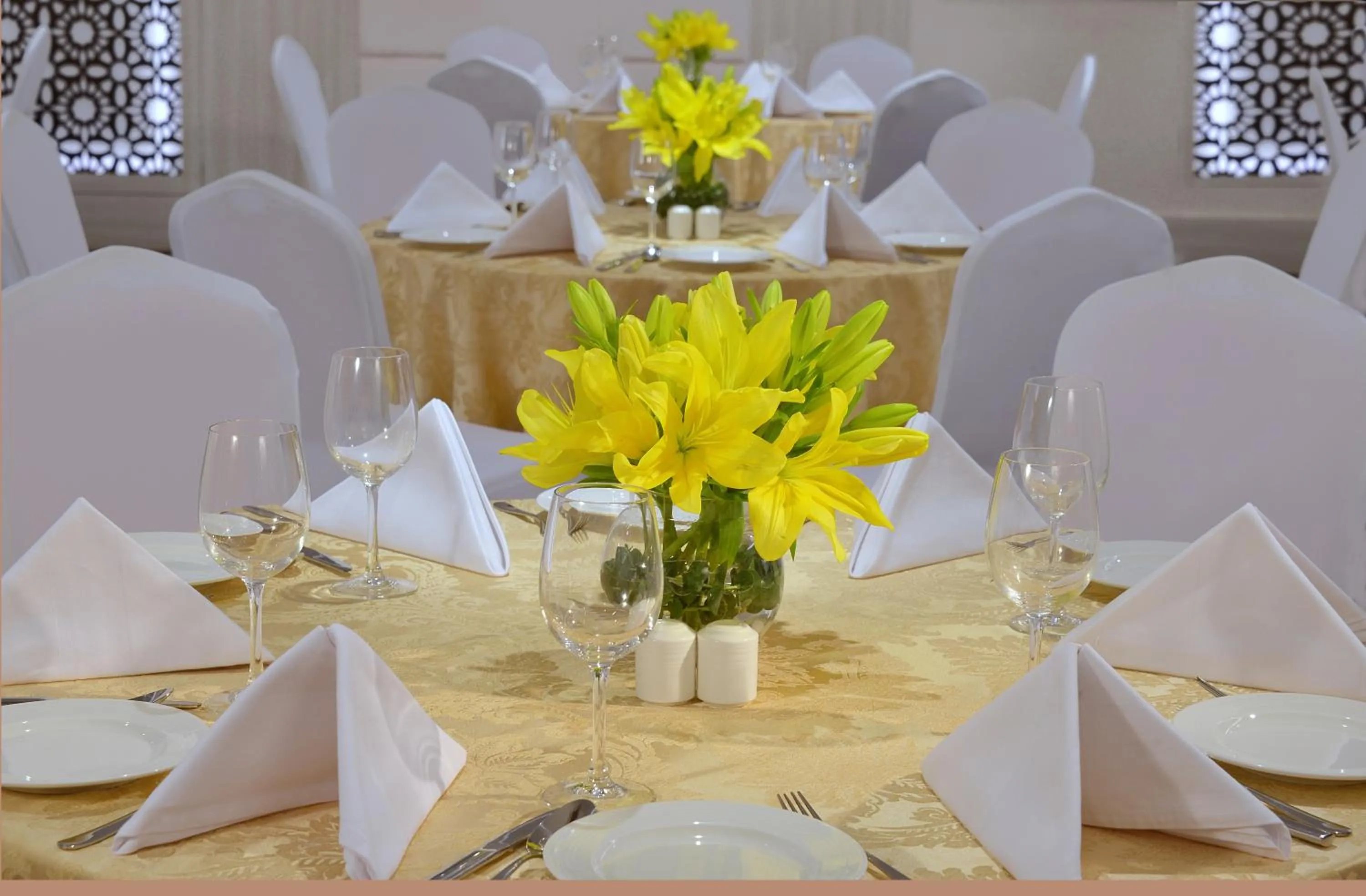 Restaurant/places to eat in Fortune Inn Promenade, Vadodara - Member ITC Hotels' Group