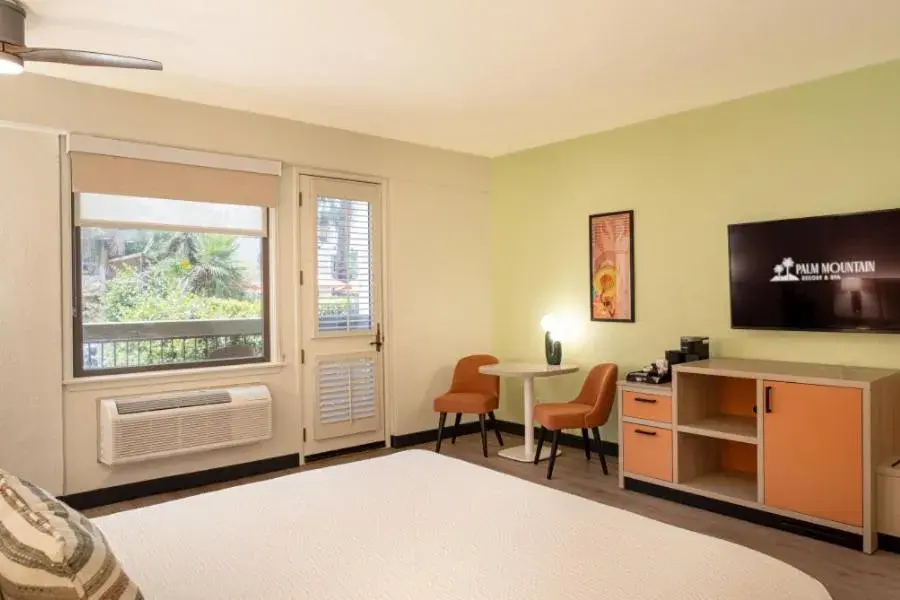 Bed in Palm Mountain Resort & Spa Bed in Palm Mountain Resort & Spa