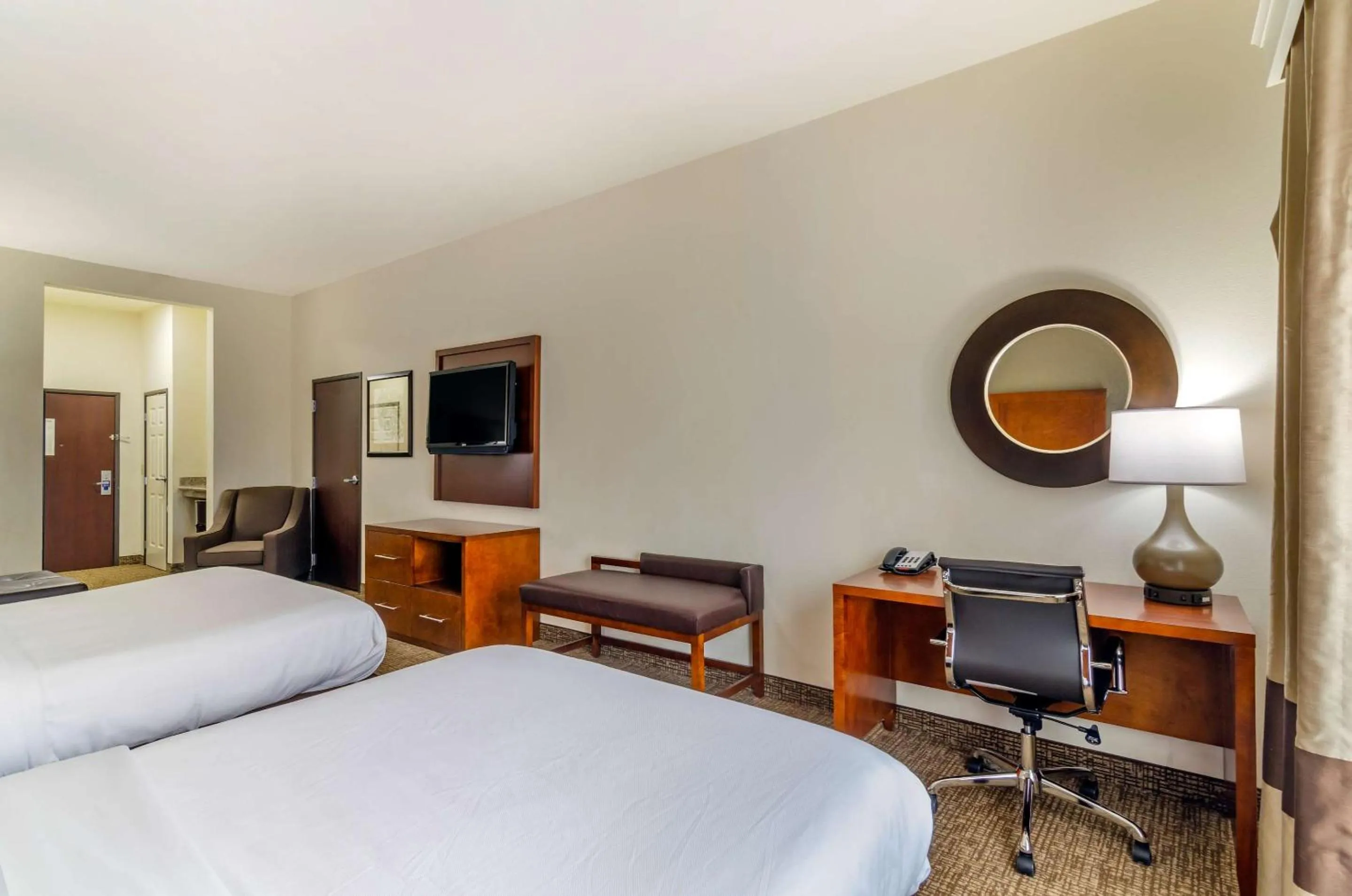 Bedroom, Bed in Comfort Inn & Suites near Bethel College