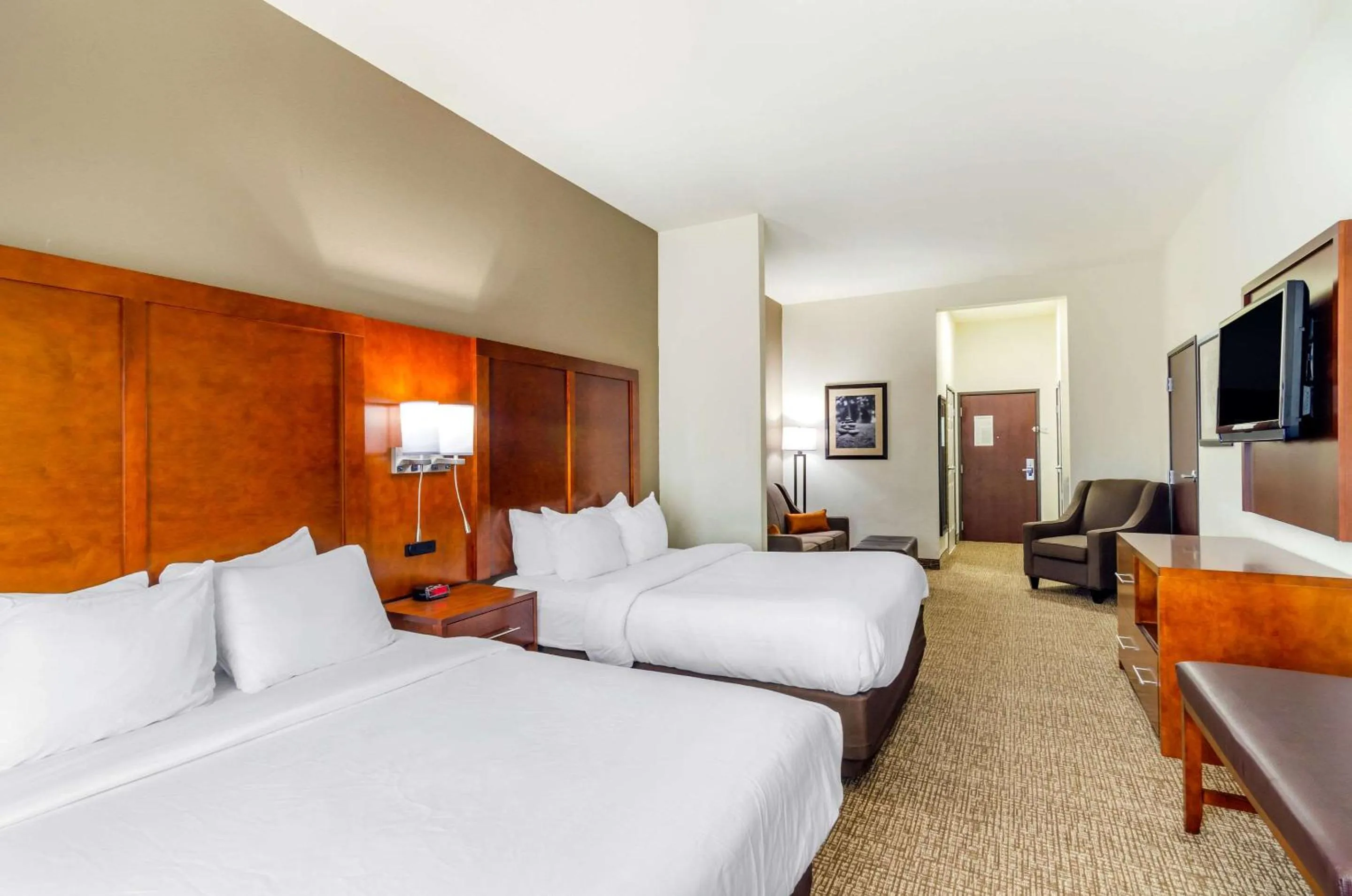 Bedroom, Bed in Comfort Inn & Suites near Bethel College