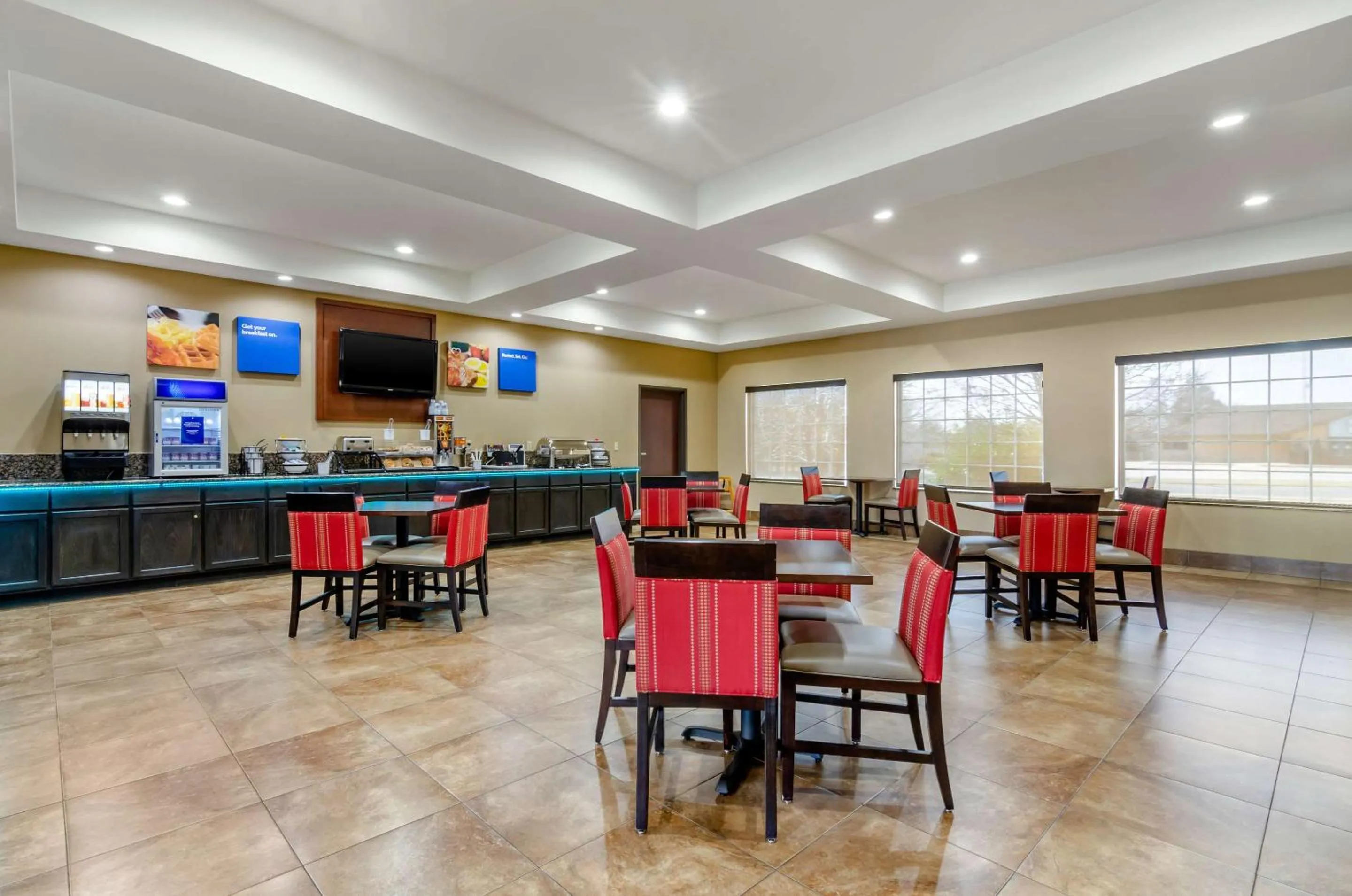 Breakfast in Comfort Inn & Suites near Bethel College