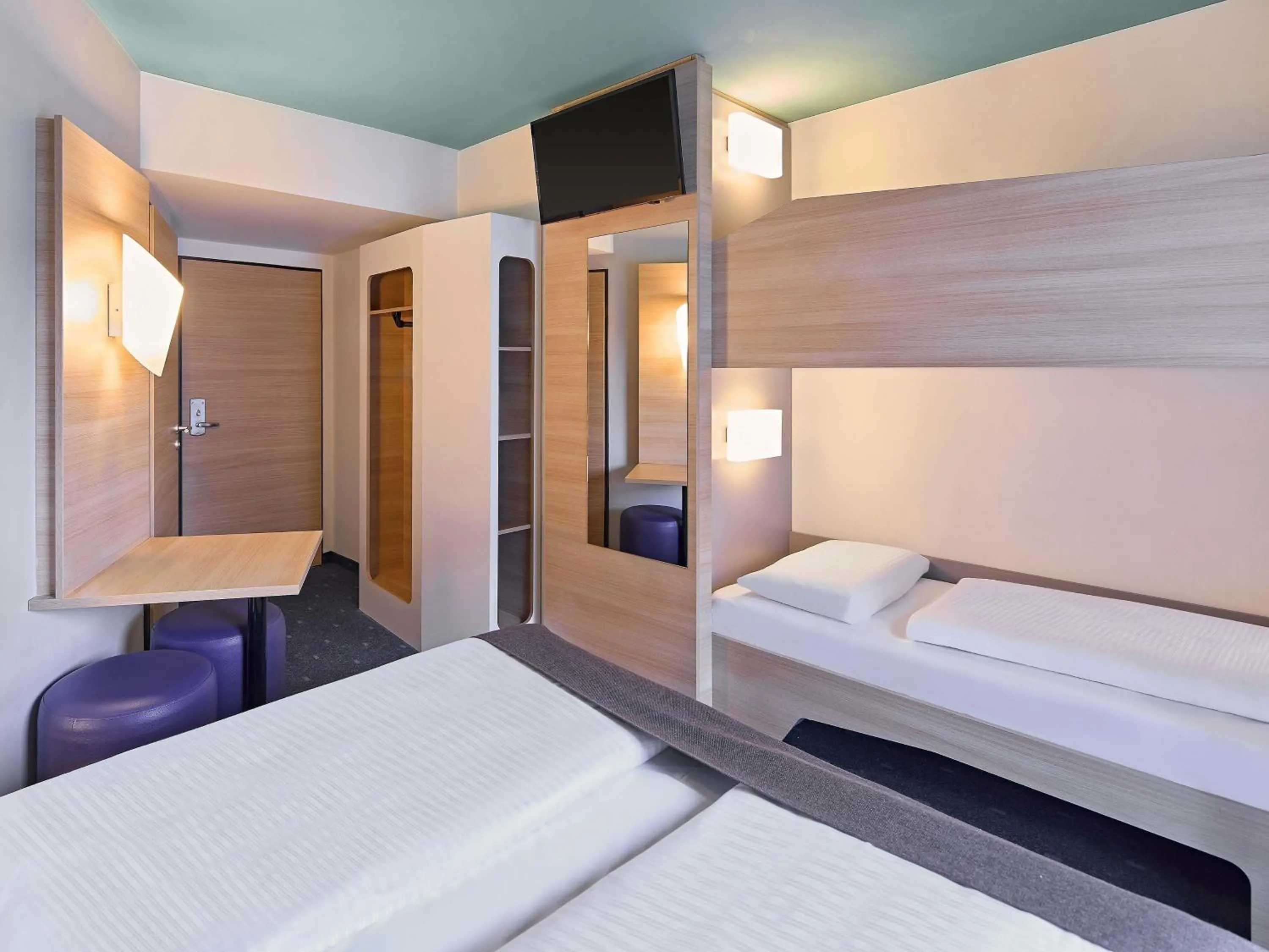 Photo of the whole room, Bed in B&B Hotel Dortmund-City