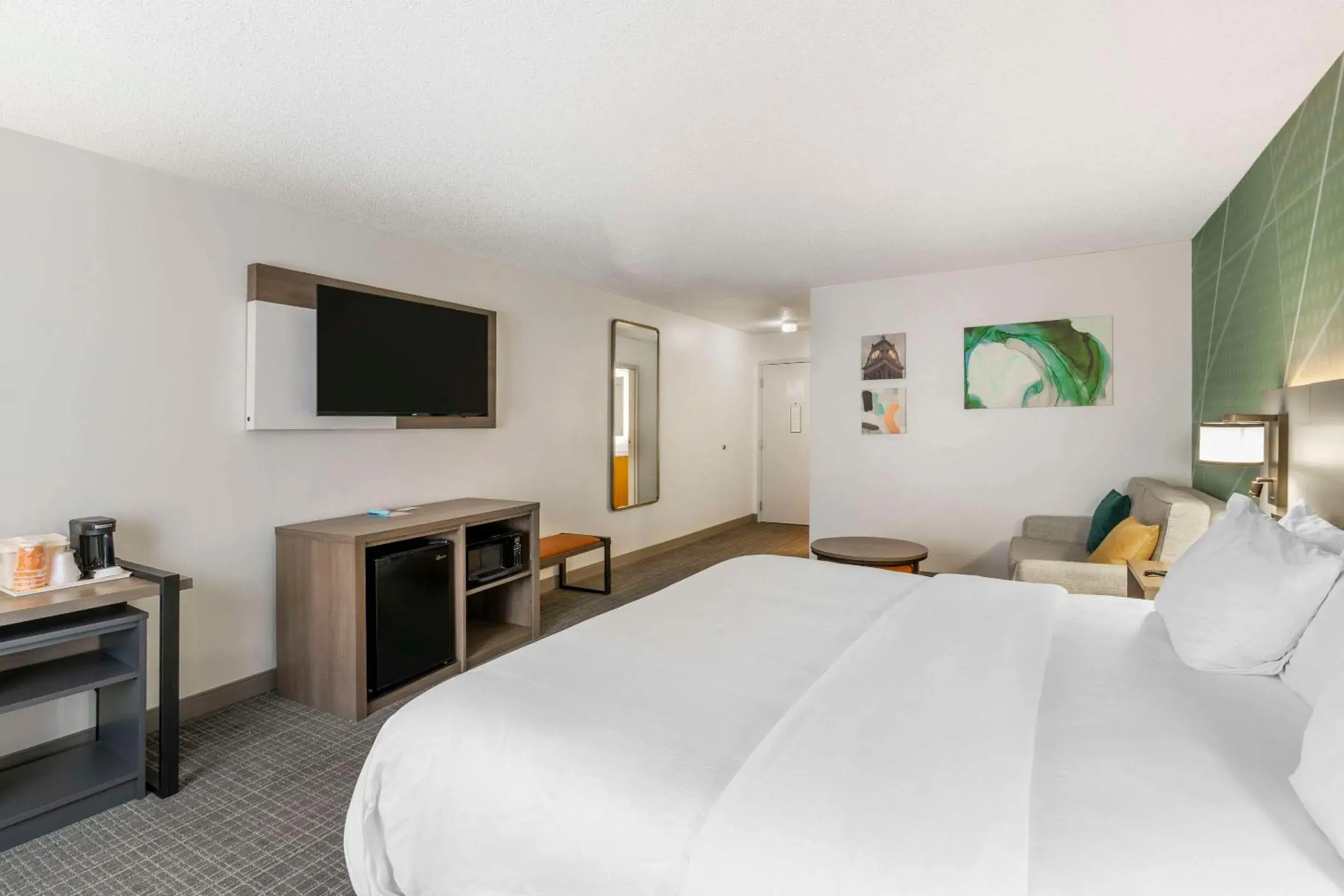 Bedroom, Bed in Comfort Inn & Suites Louisville Airport Fair & Expo Bedroom, Bed in Comfort Inn & Suites Louisville Airport Fair & Expo