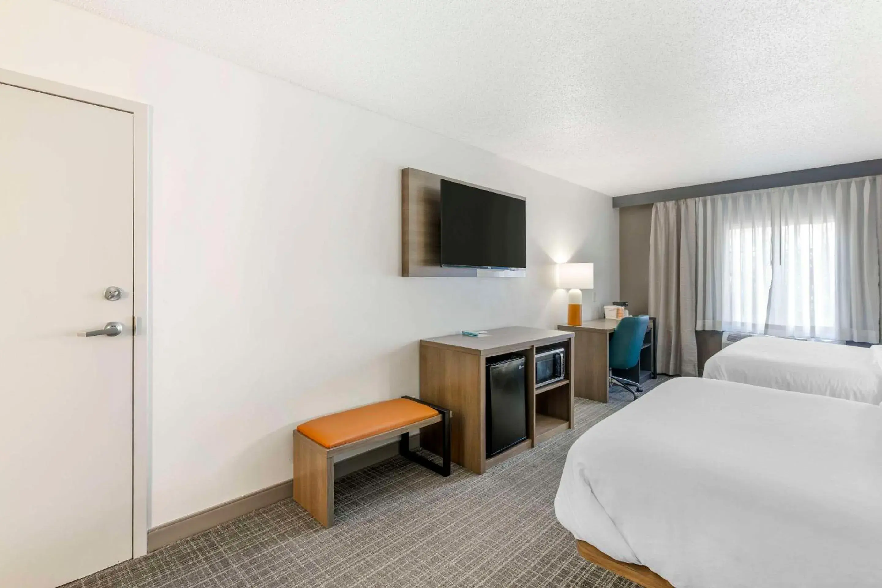 Bedroom, Bed in Comfort Inn & Suites Louisville Airport Fair & Expo Bedroom, Bed in Comfort Inn & Suites Louisville Airport Fair & Expo