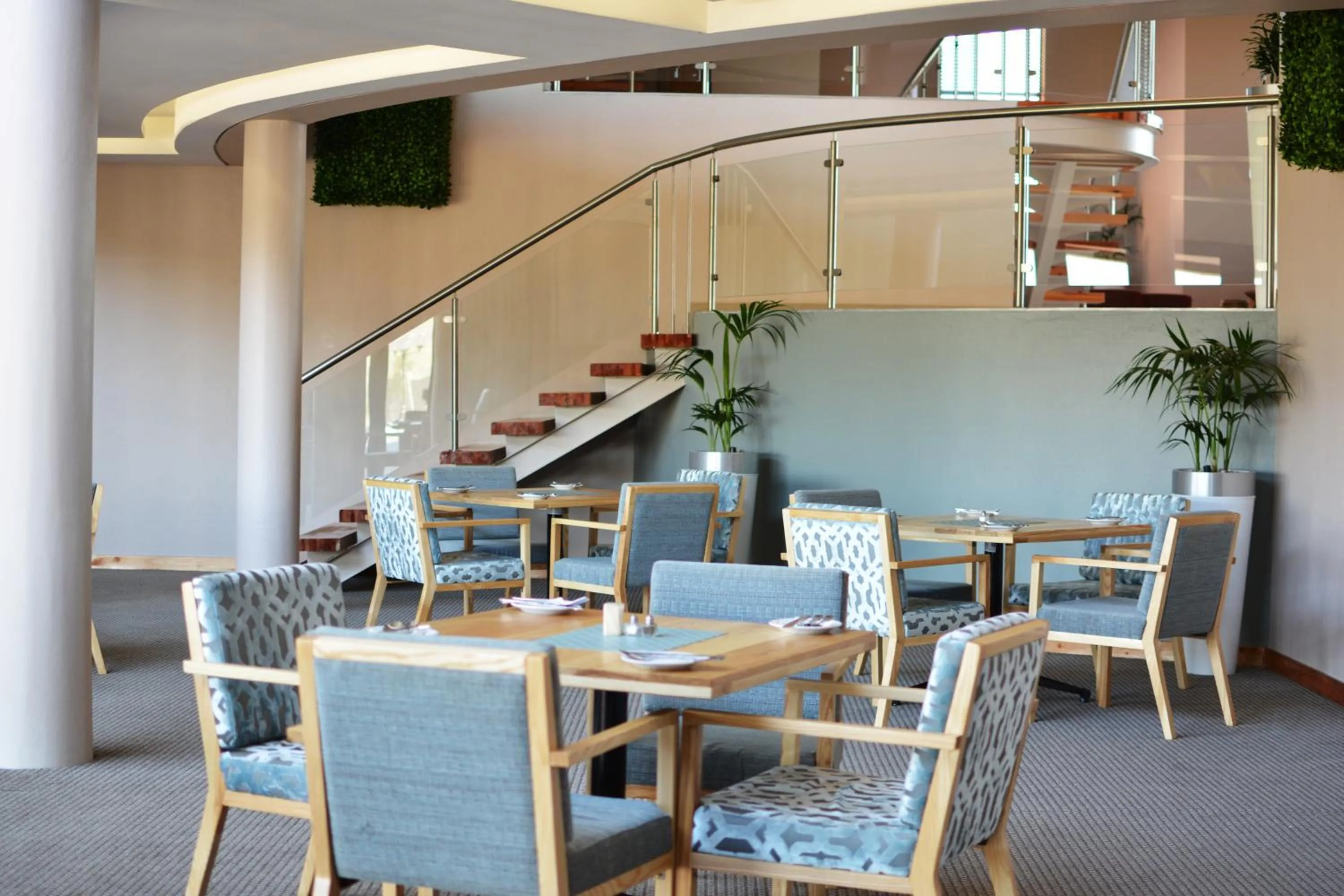 Restaurant/places to eat in Regal Inn Hotel Midrand